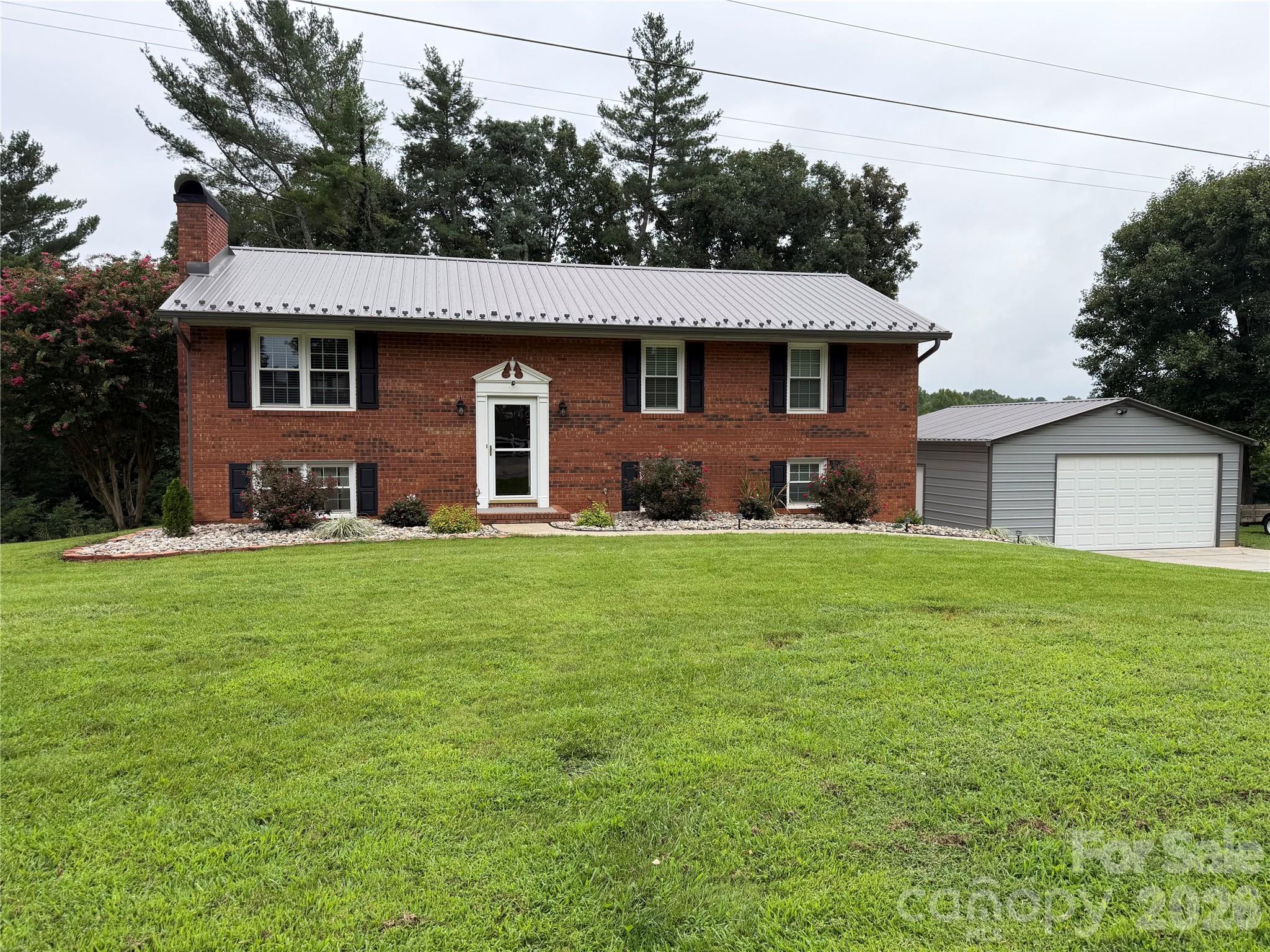 1000 Beaumont Poplar Street — photo