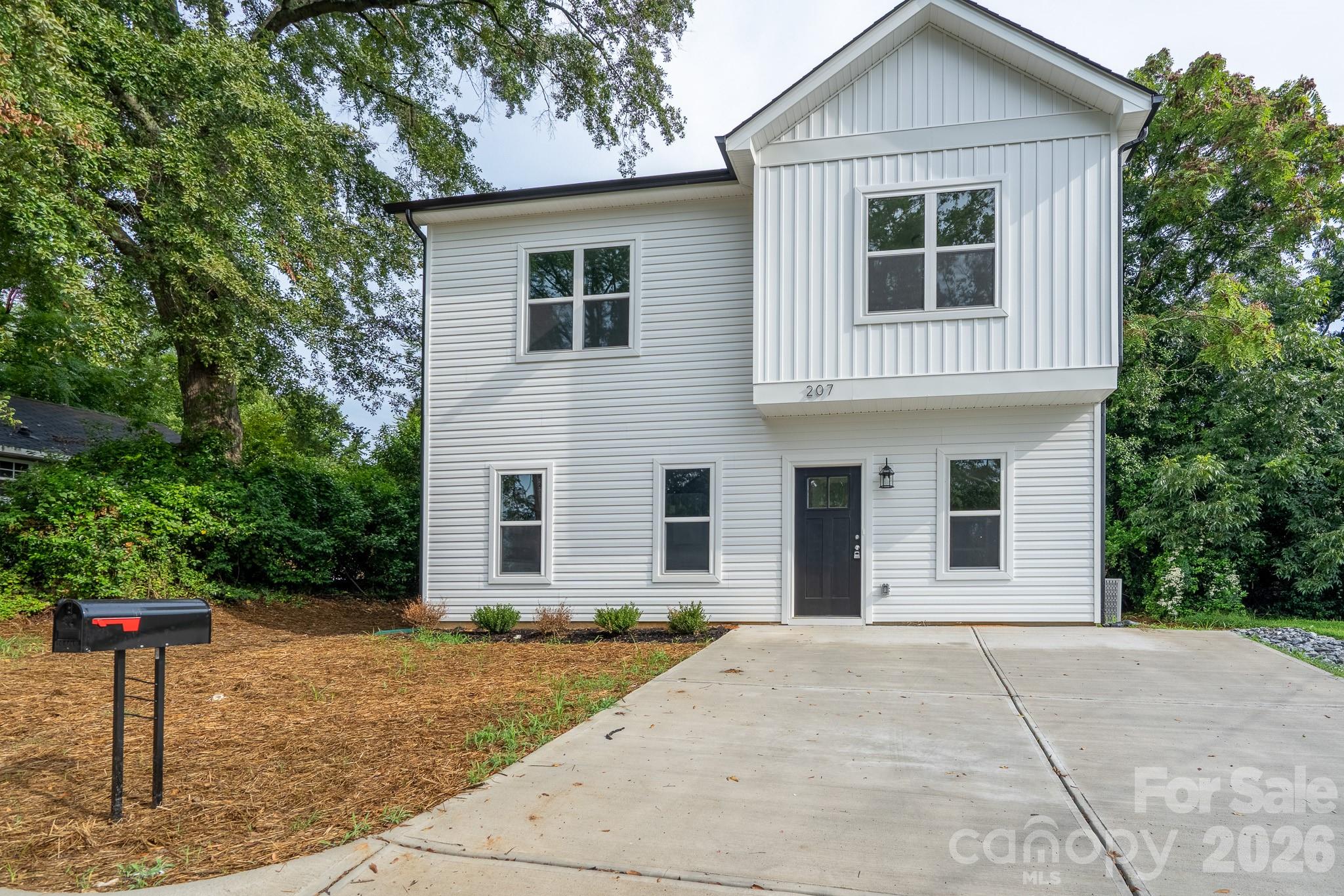 207 E Elm Street — photo