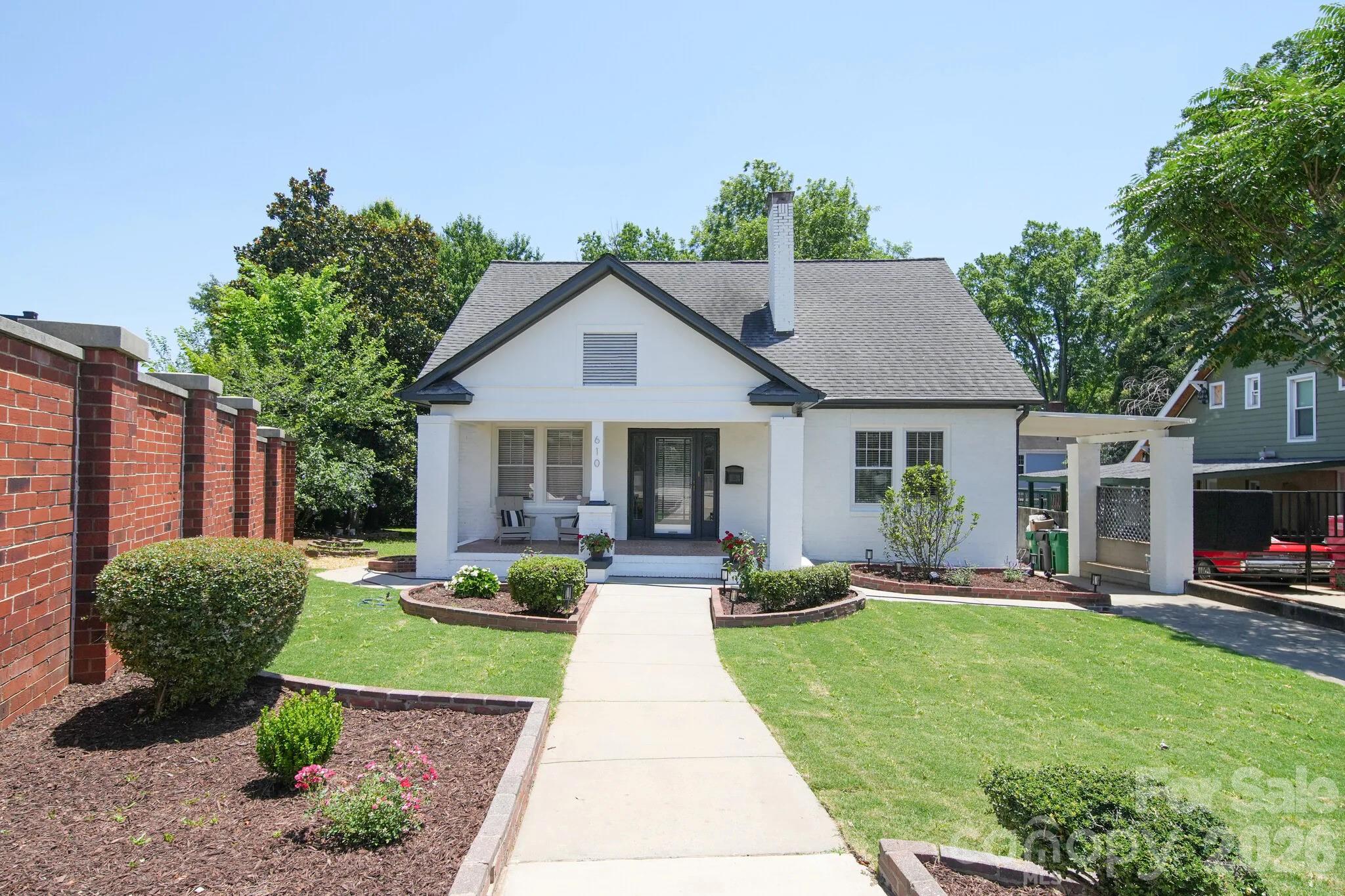 610 Hawthorne Lane — photo