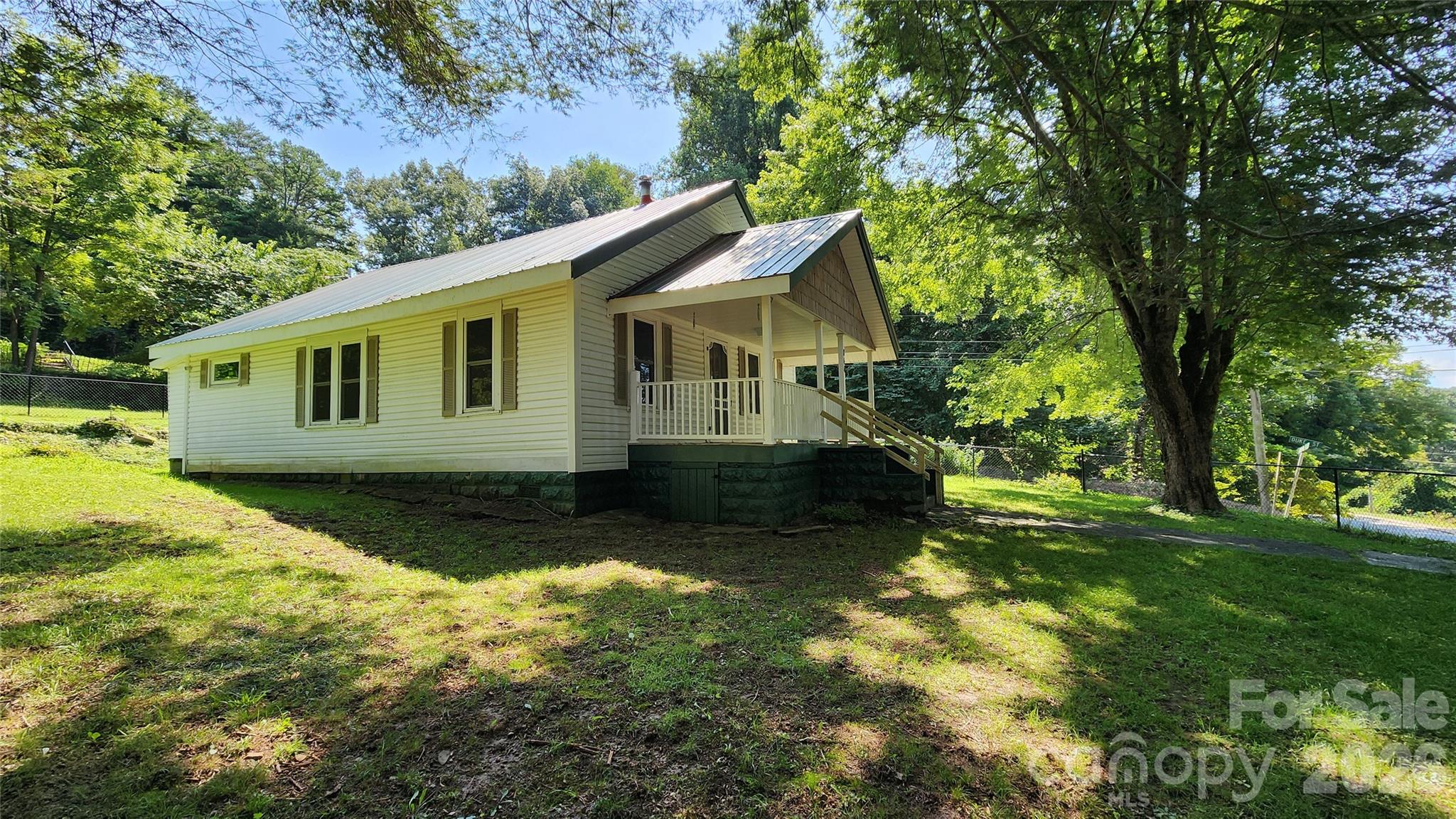 844 Connahetta Street — photo