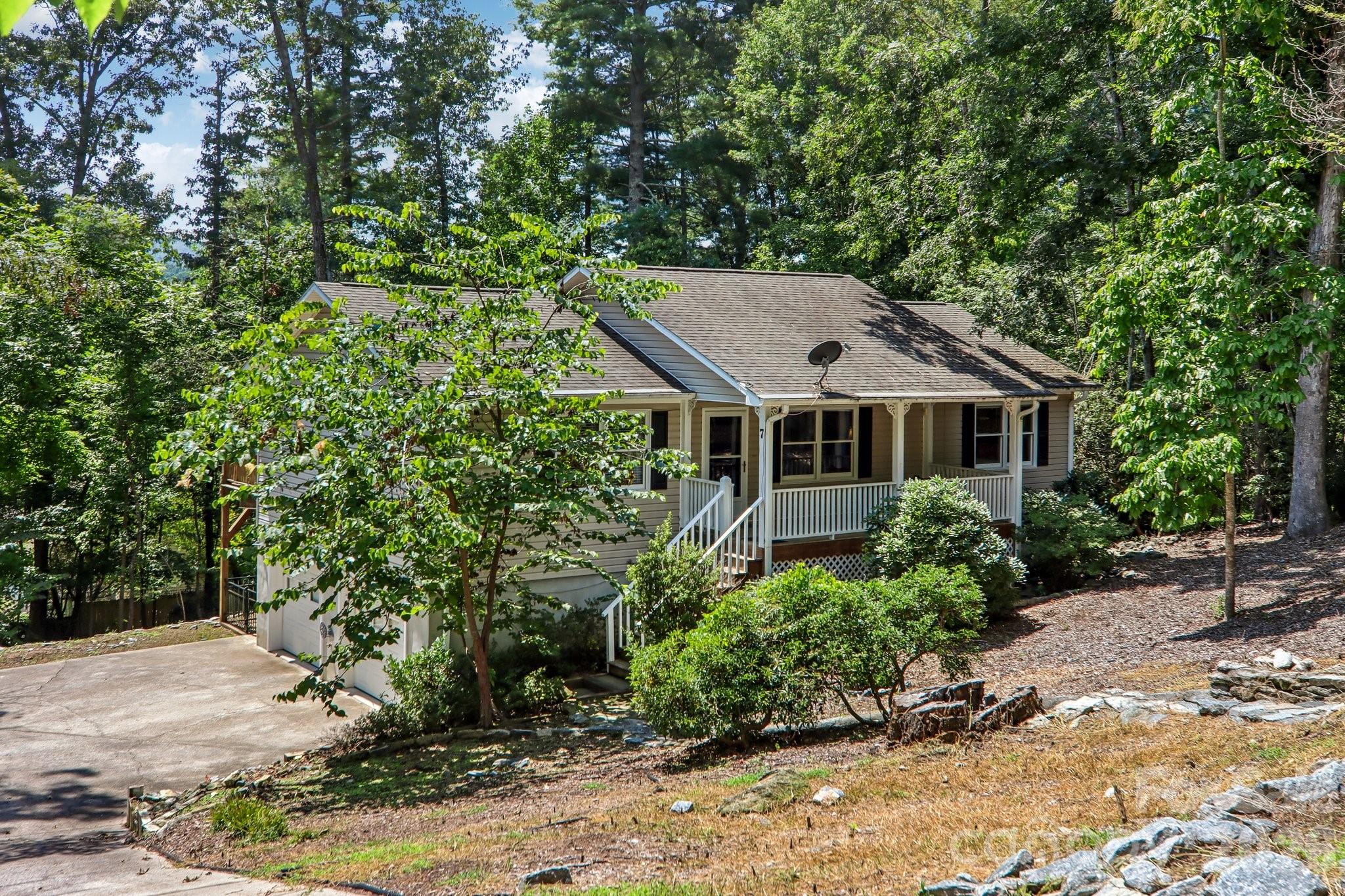 7 Maple Leaf Drive — photo