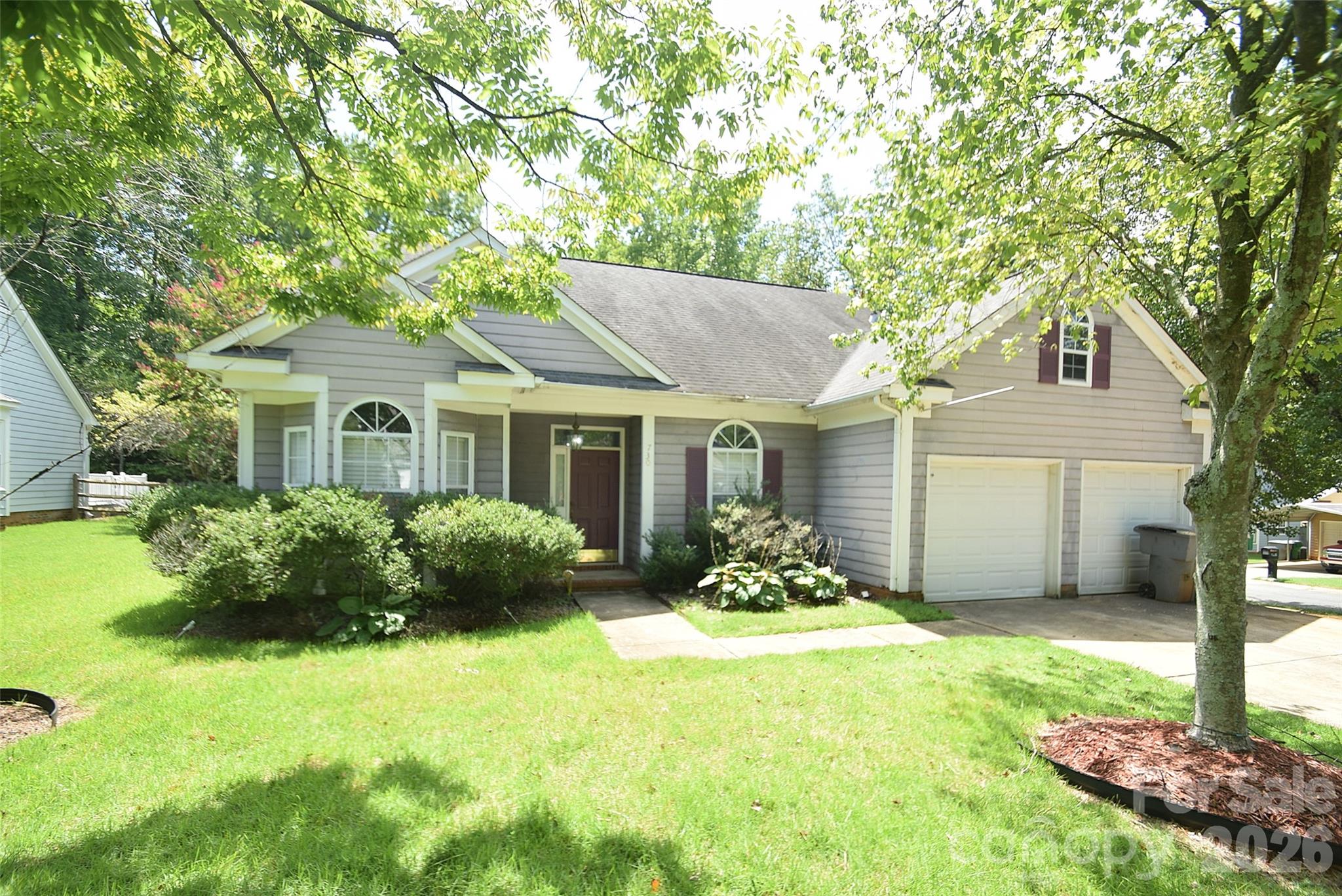 730 Oakbluff Circle — photo