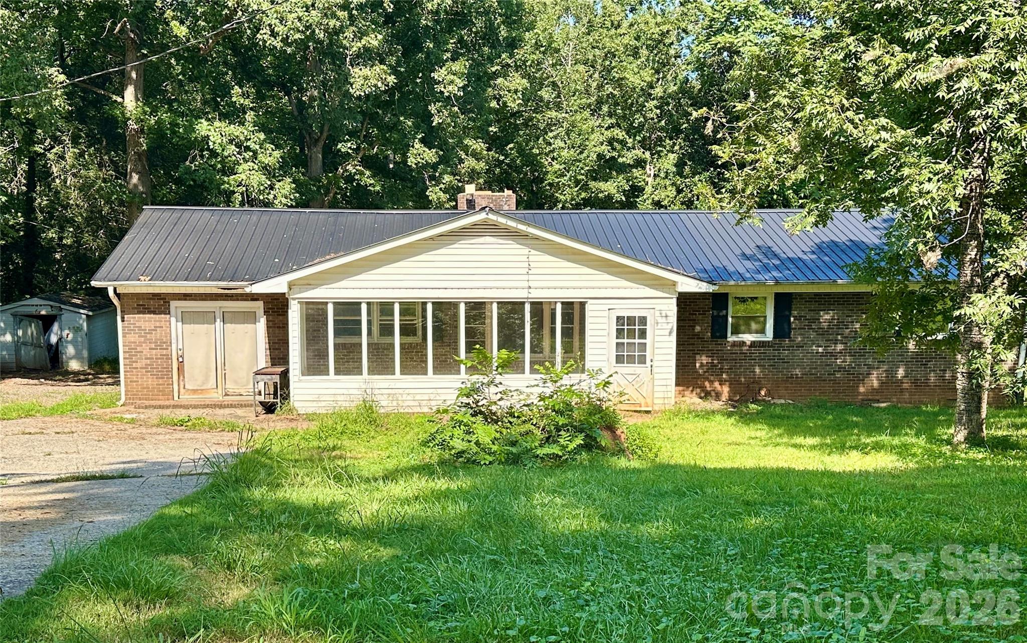 886 Pearidge Road — photo