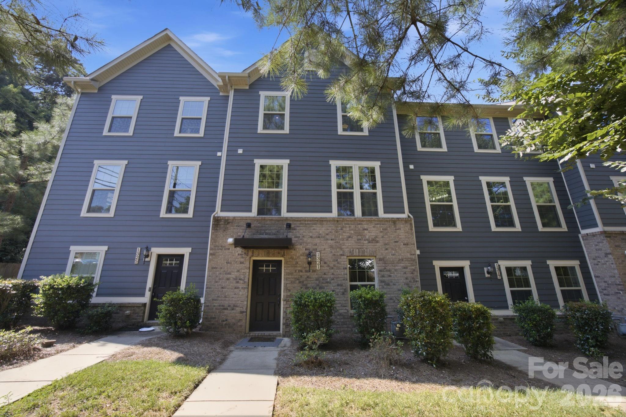 1321 Queen Lyon Court — photo