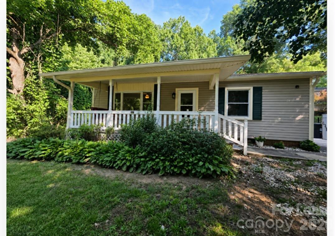 804 Carolyn Drive SE — photo