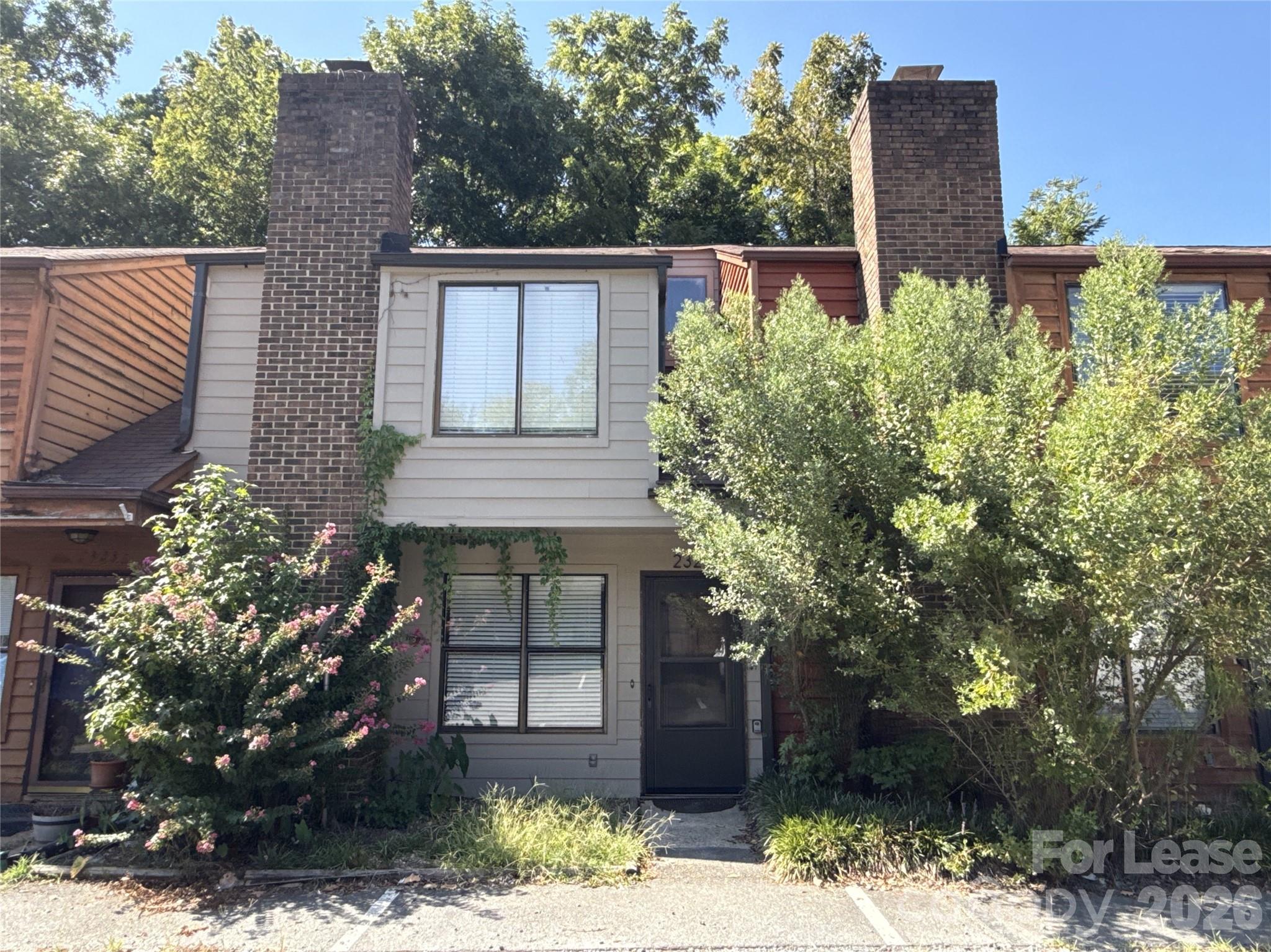 2325 Brookview Court — photo