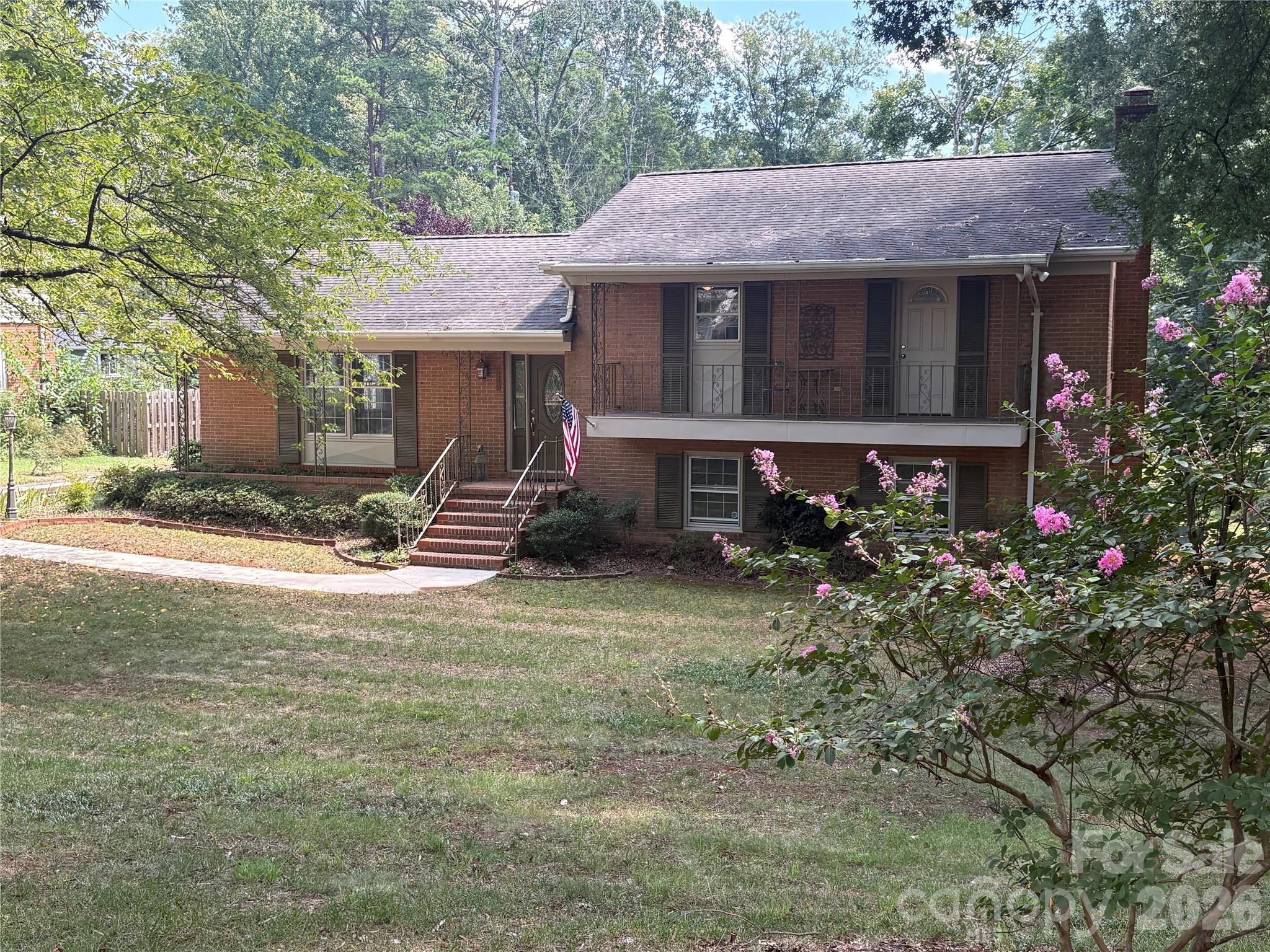 1215 Brockton Lane — photo