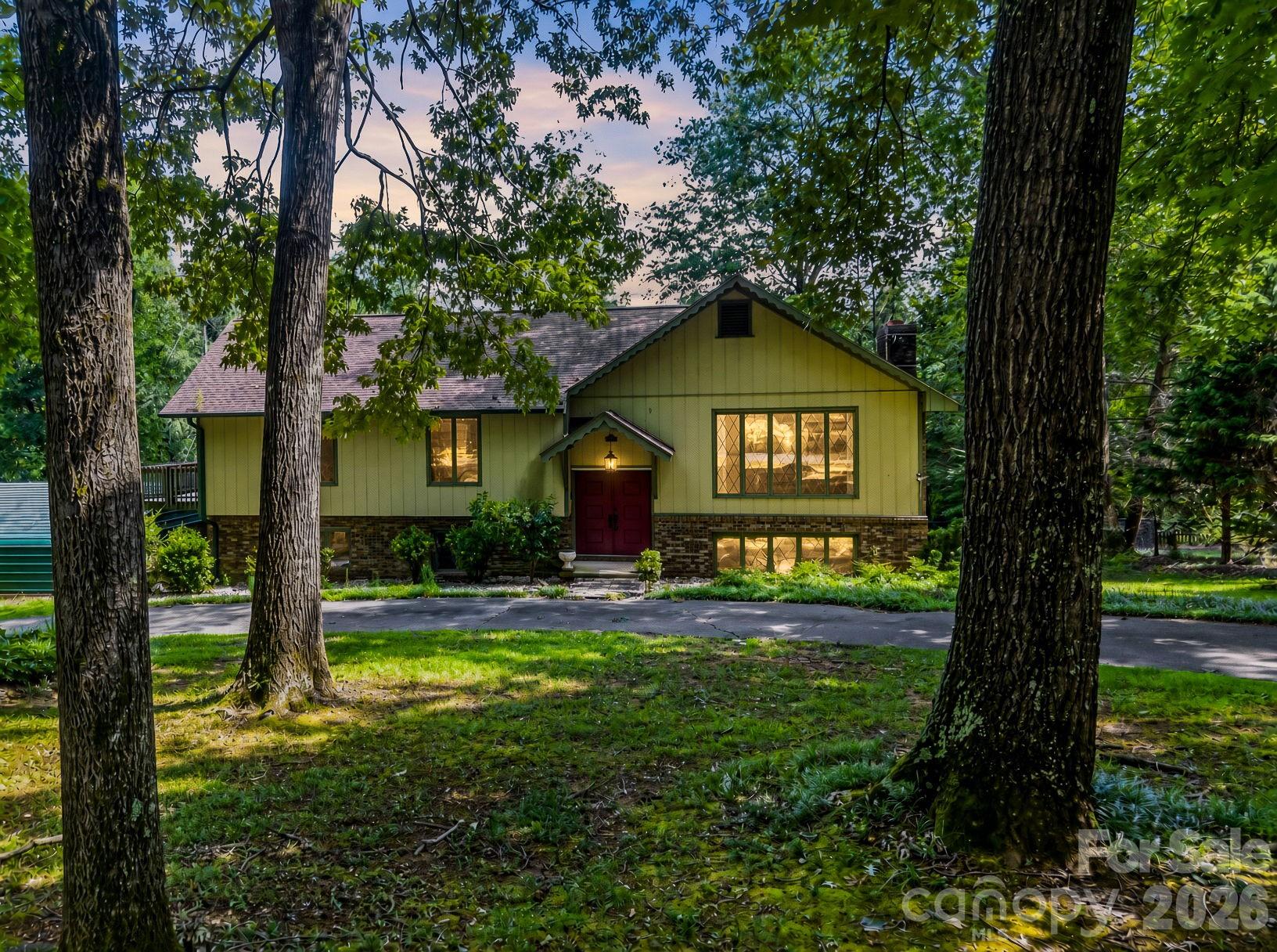 200 Woodland Circle — photo