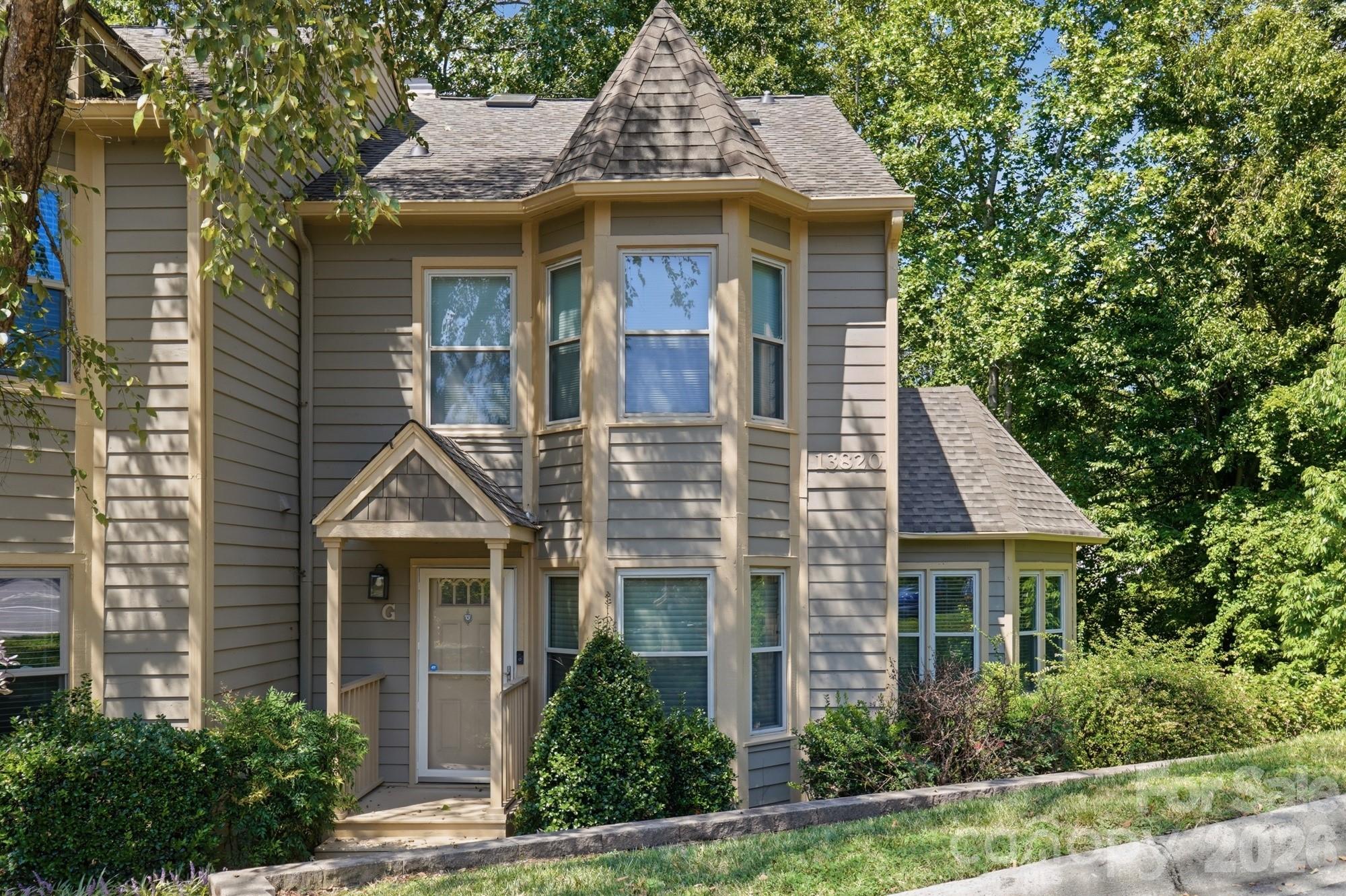 13820 Queens Harbor Road — photo