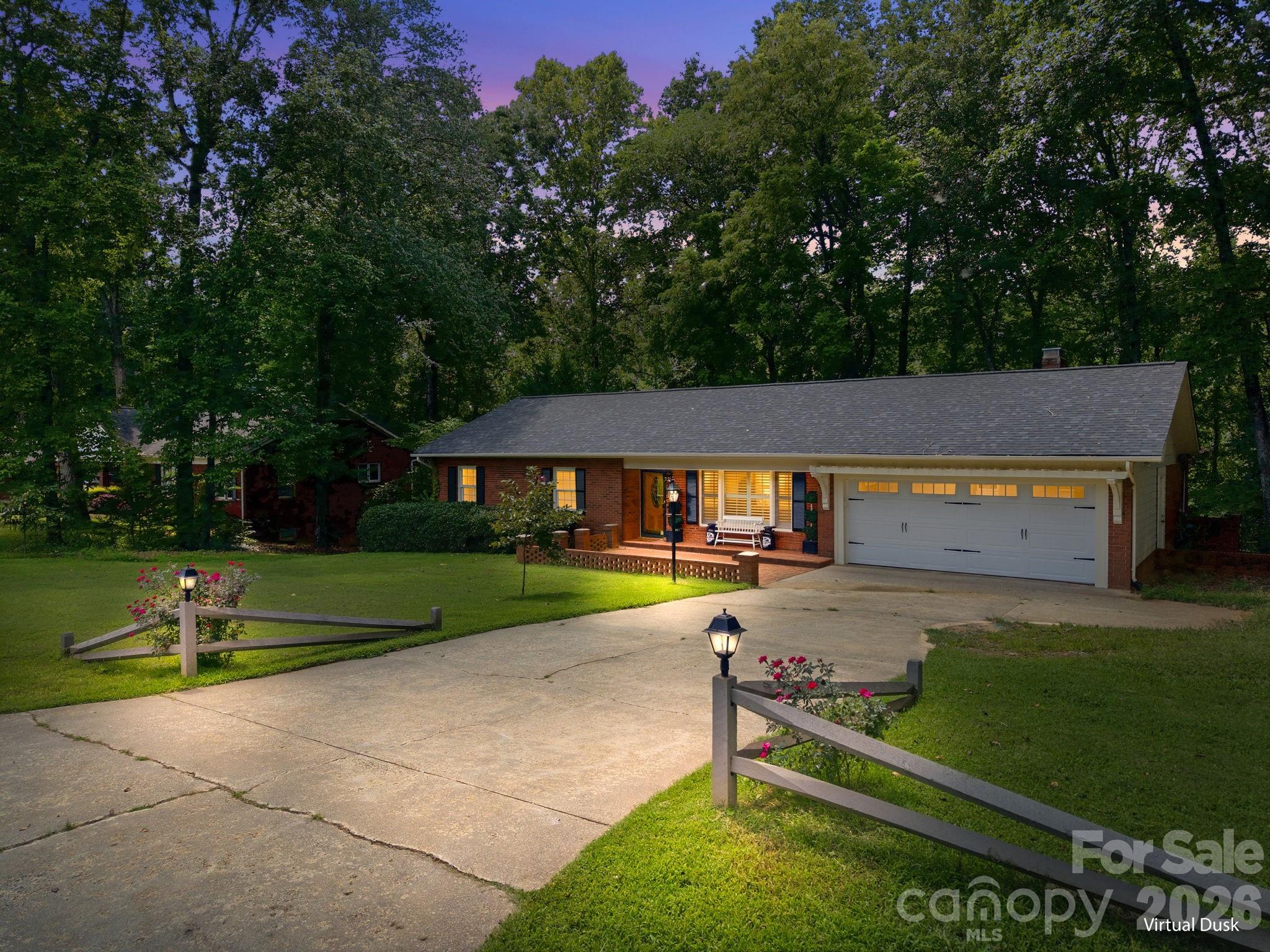 305 Heritage Circle — photo
