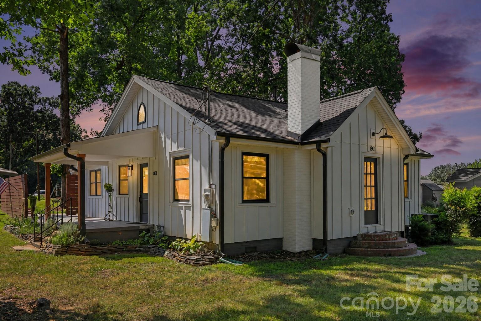 801 W Catawba Avenue — photo