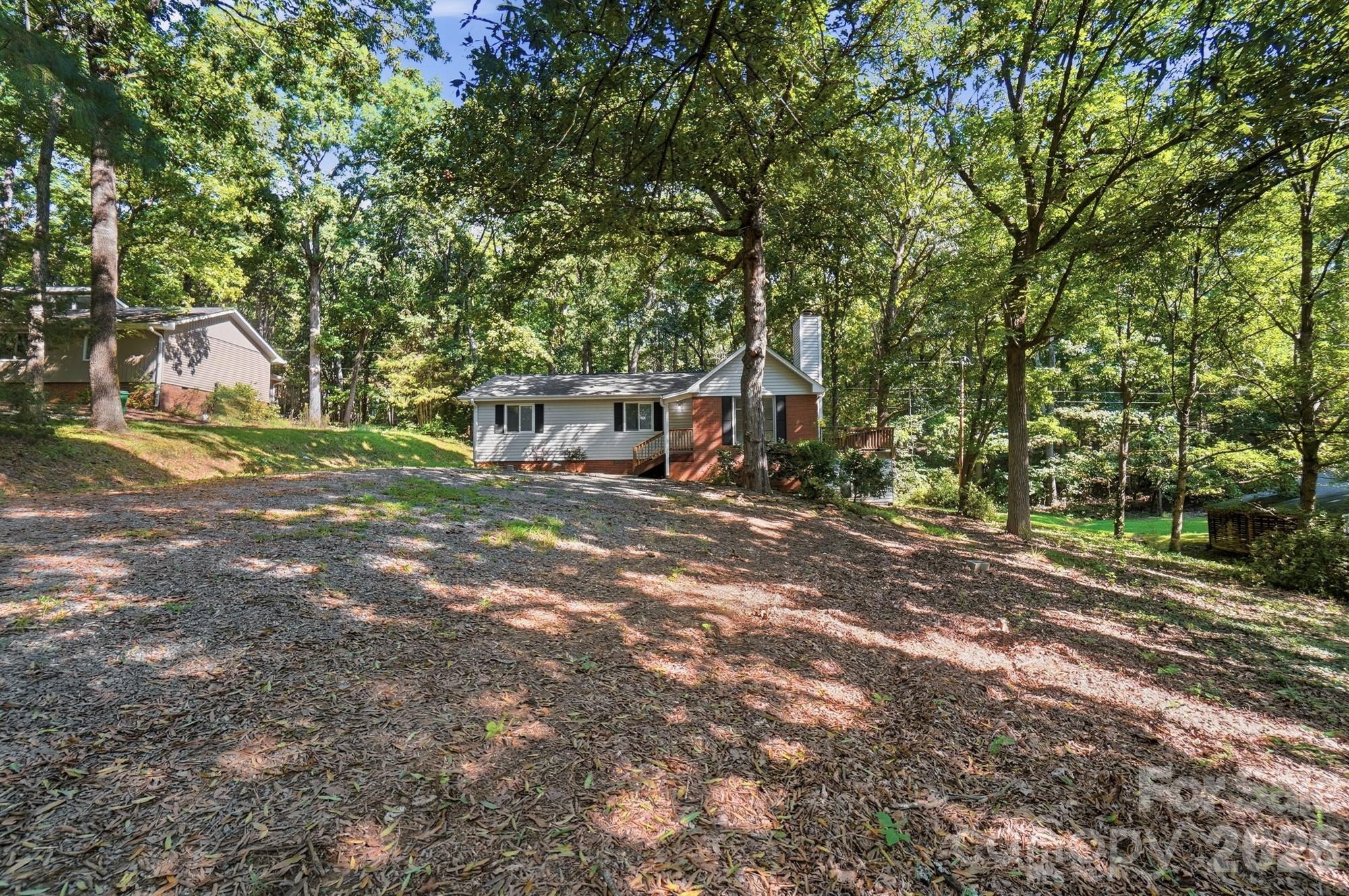 319 Settlement Drive — photo