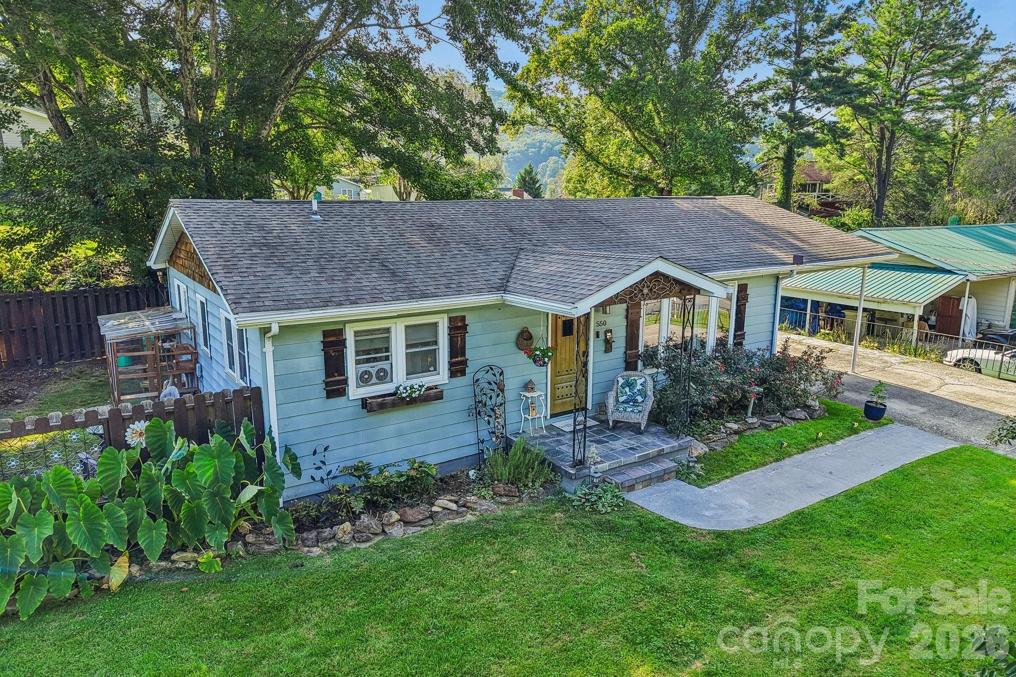 550 Lickstone Road — photo