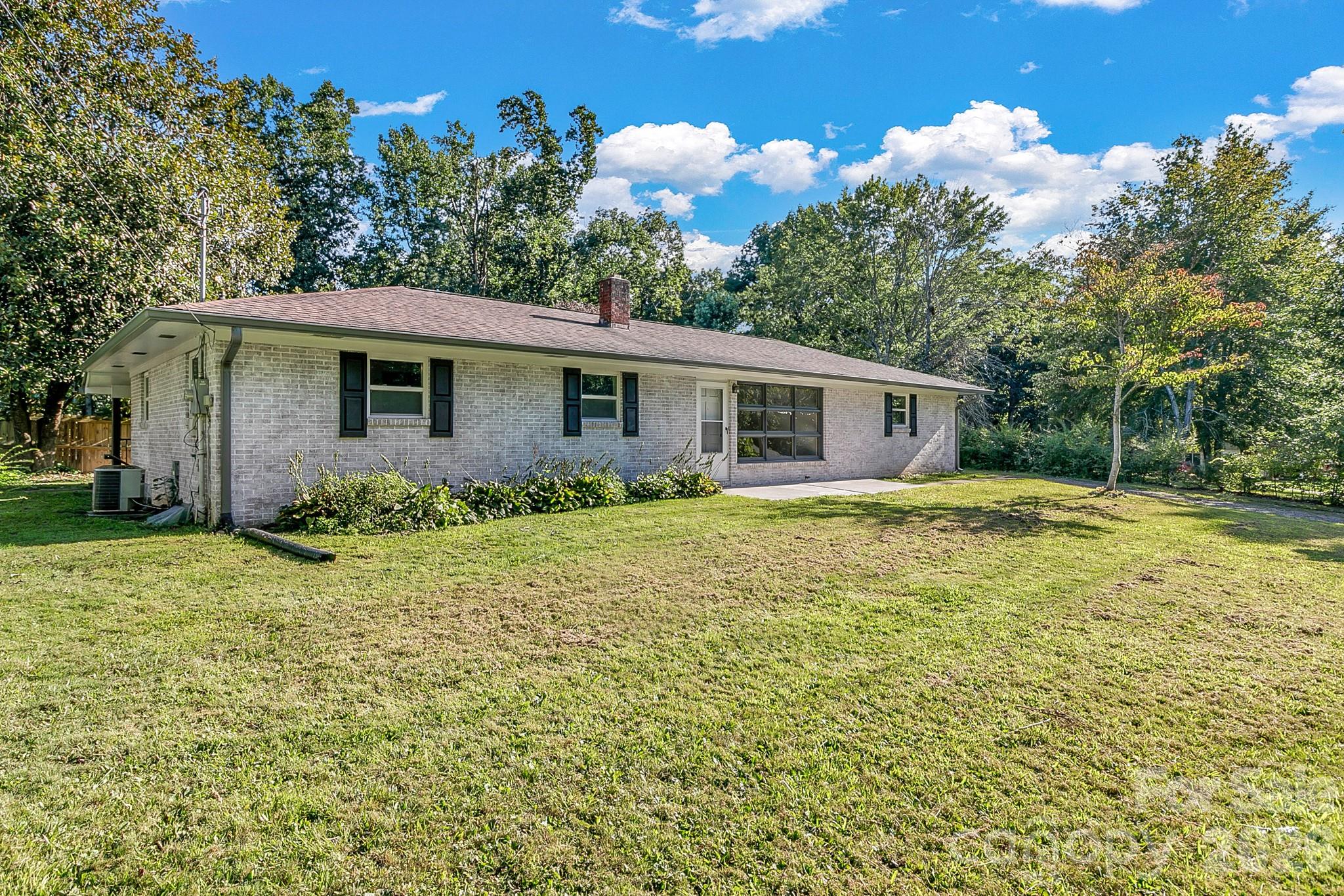 25 Hickory Tree Road — photo