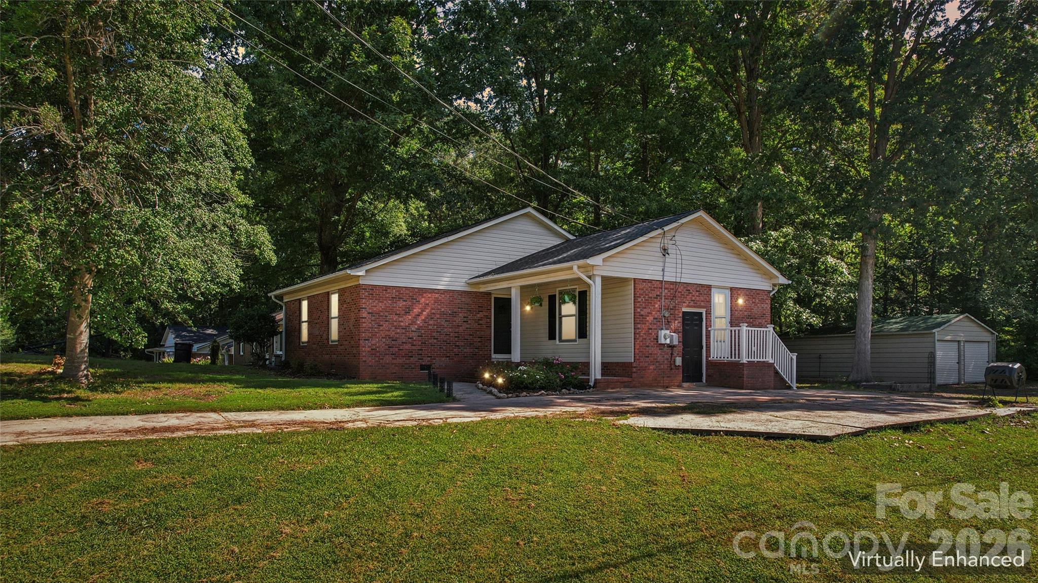 611 Woodland Drive — photo