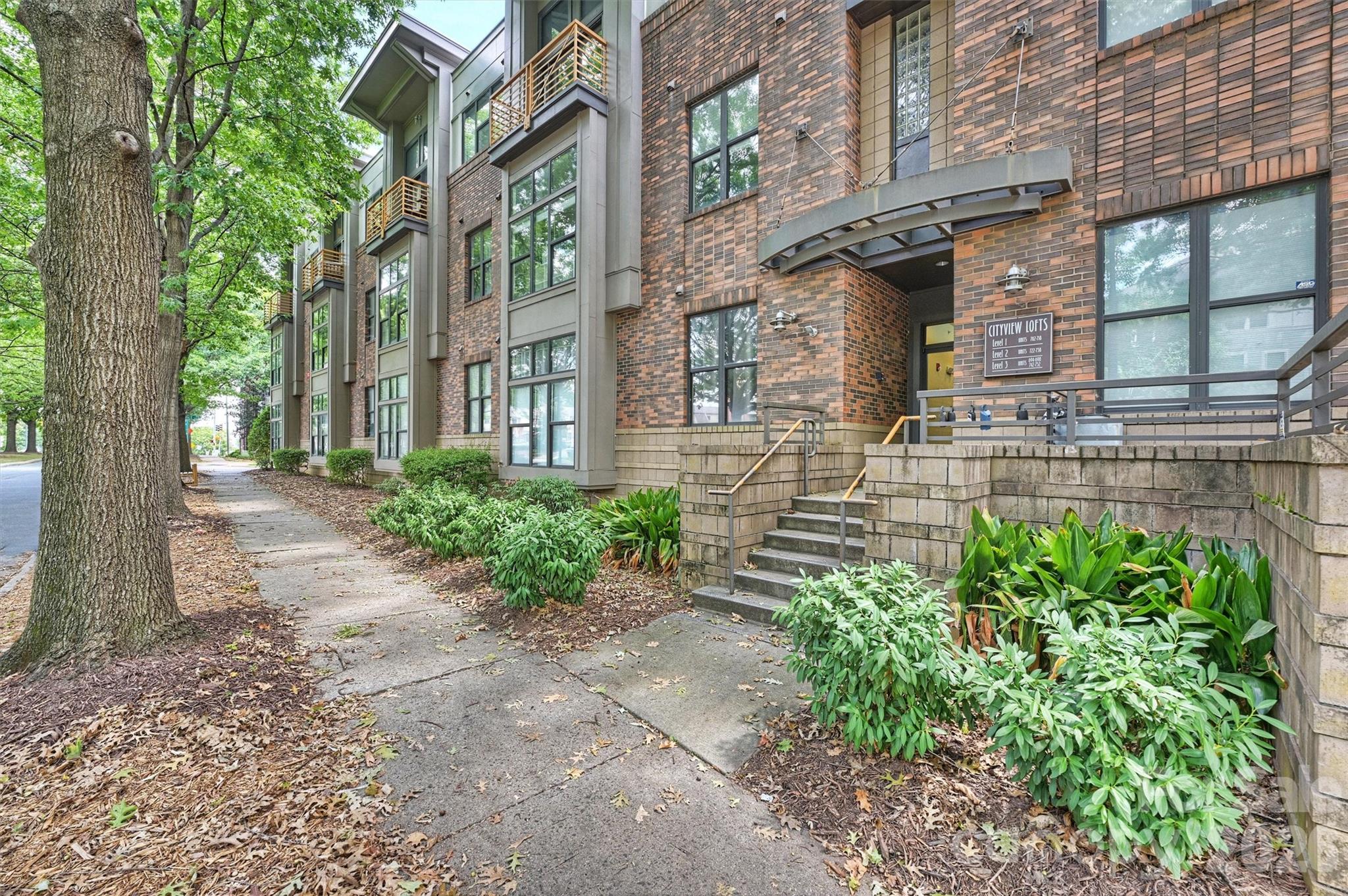 694 N Davidson Street — photo