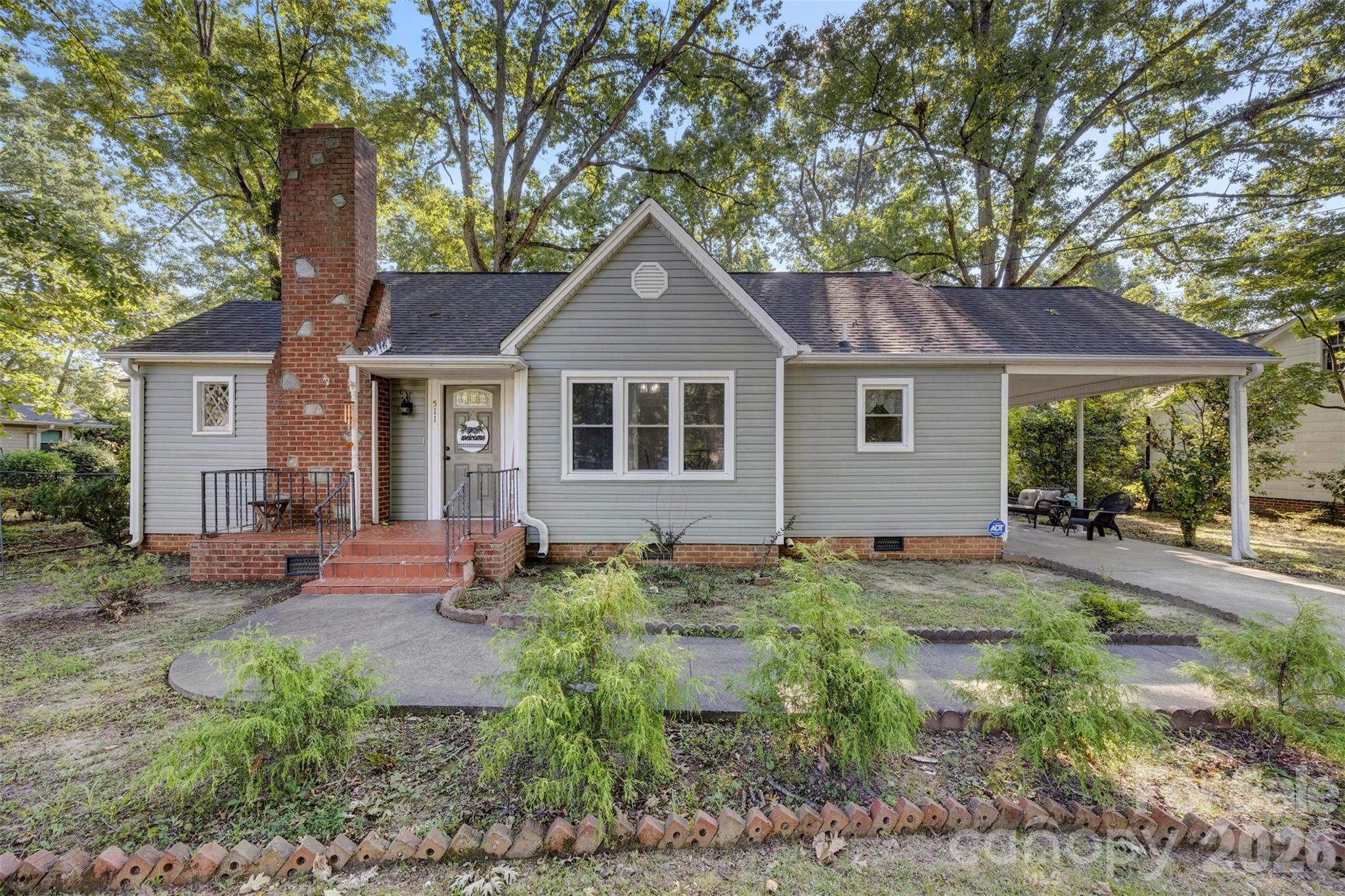 511 Woodside Drive — photo