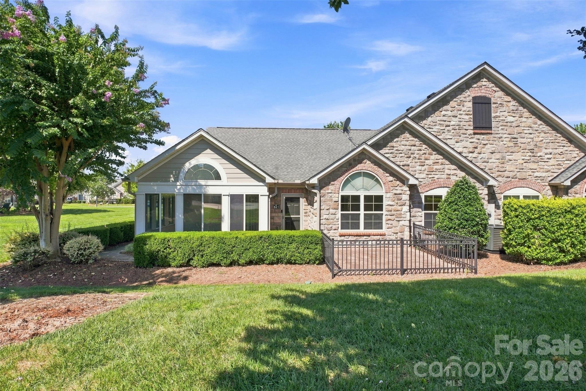 821 Ledgestone Court — photo