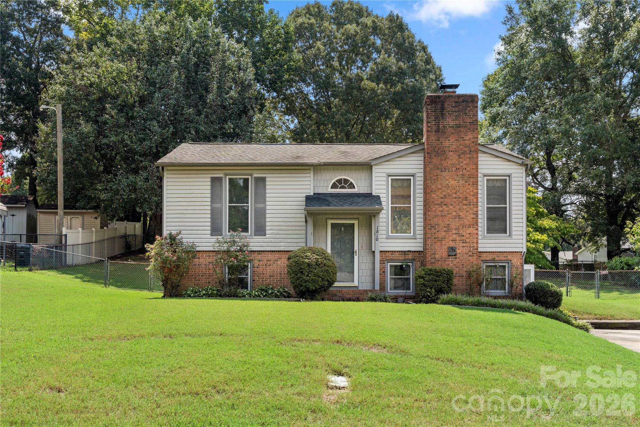 1810 Oak Hollow Road — photo
