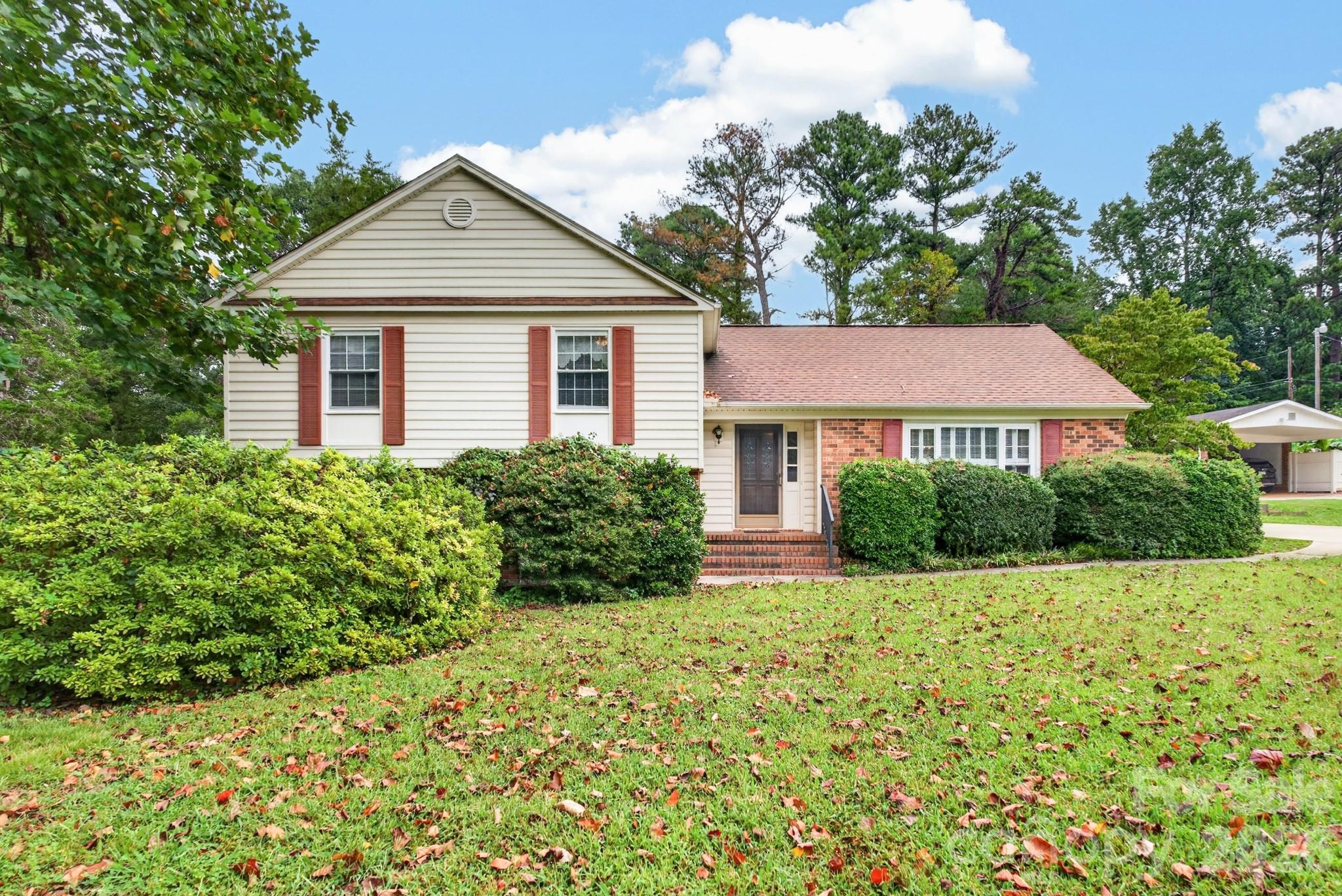 2124 Poinsett Drive — photo