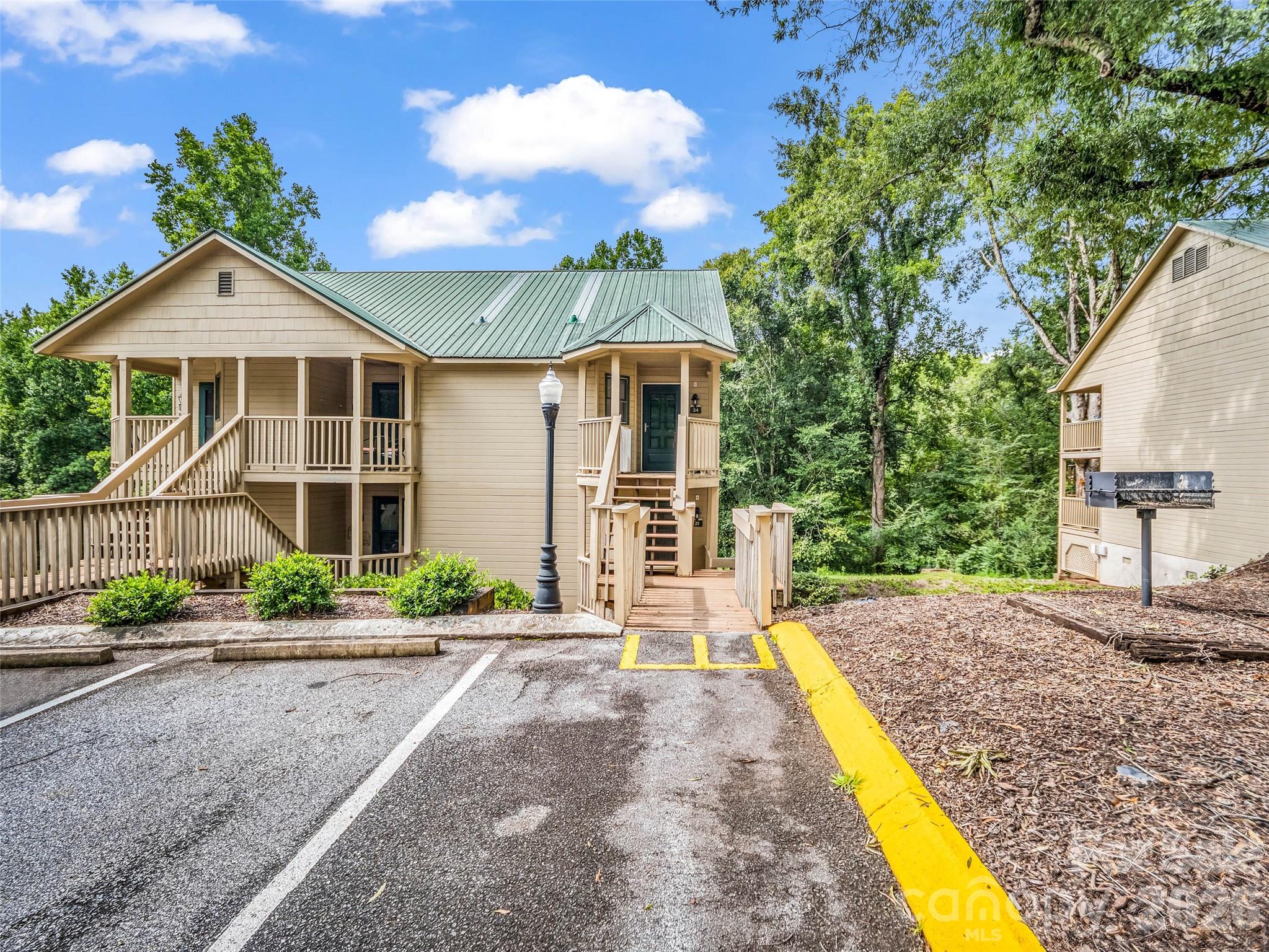 160 Whitney Boulevard 21 — photo