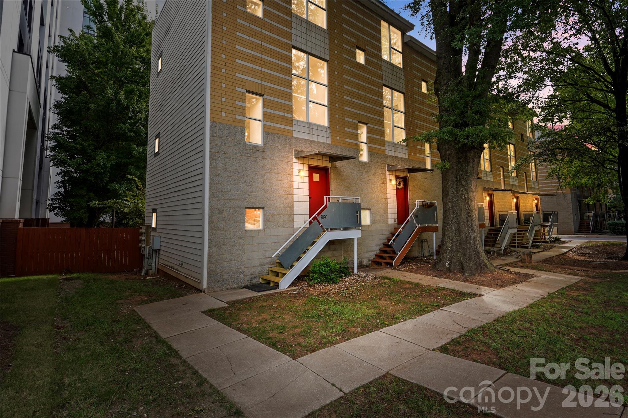 2090 Atherton Heights Lane — photo