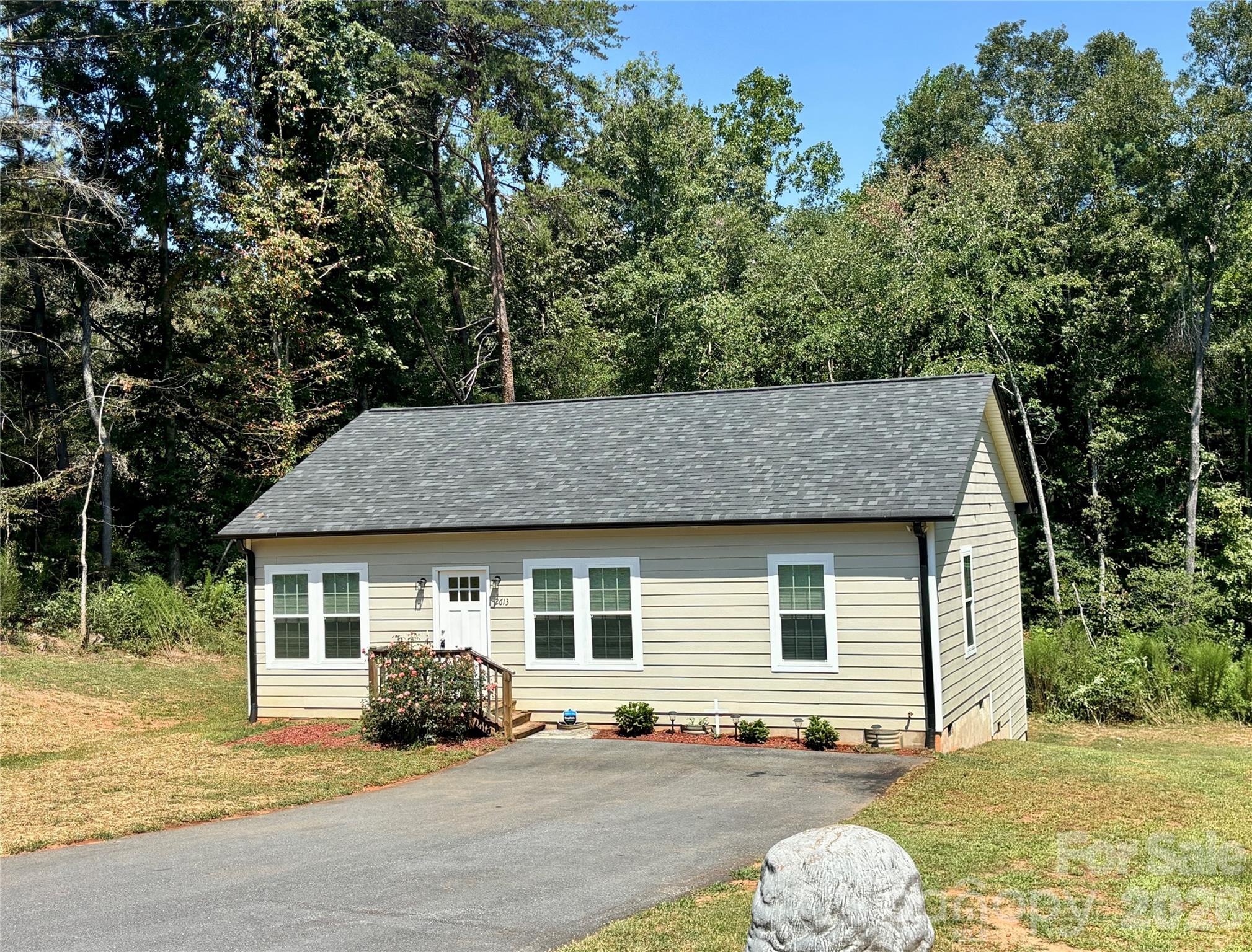 2613 Lynn Mountain Road — photo