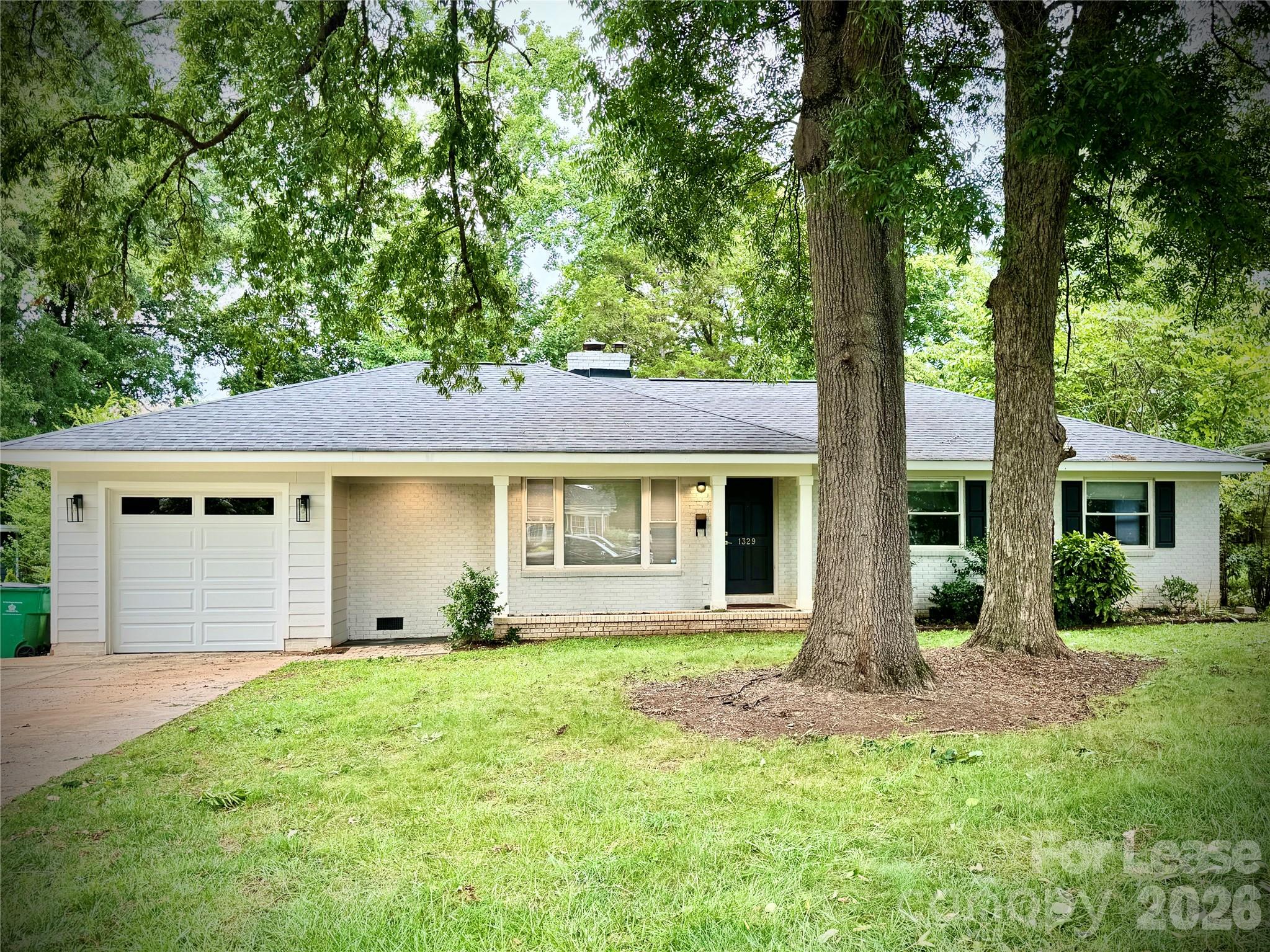 1329 Mockingbird Lane — photo