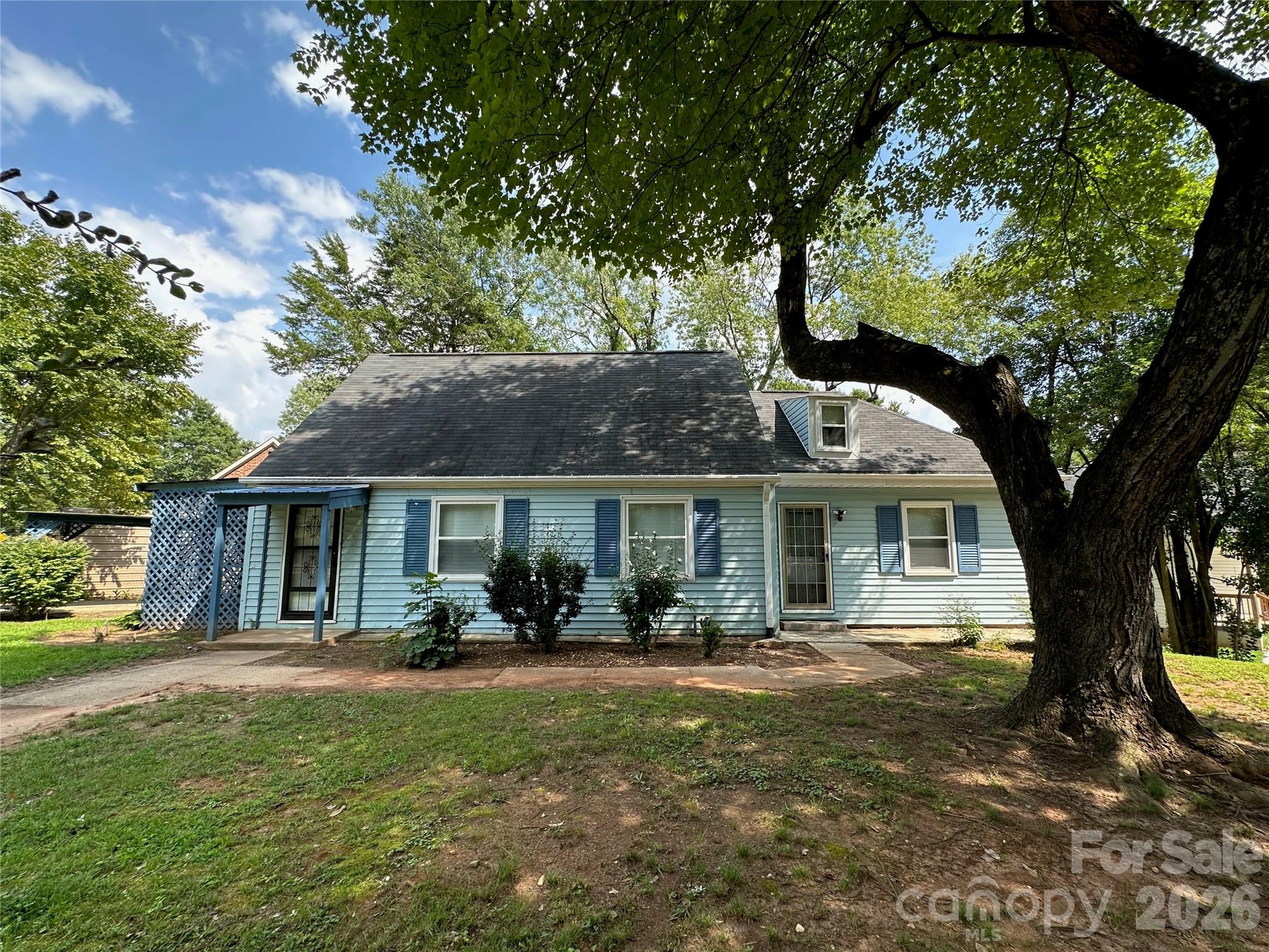 1012 Louise Road — photo