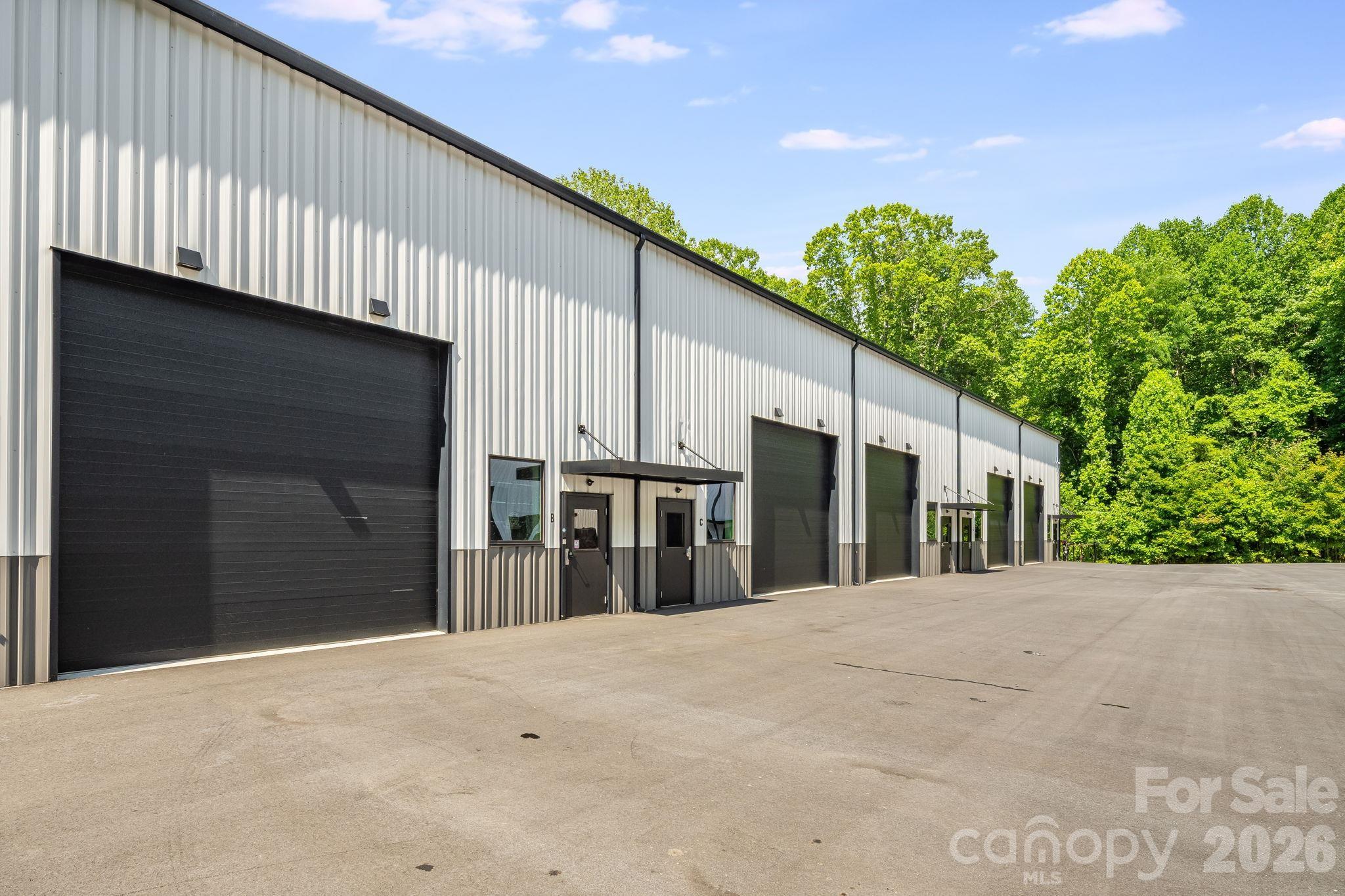 115 Speed Way B — photo