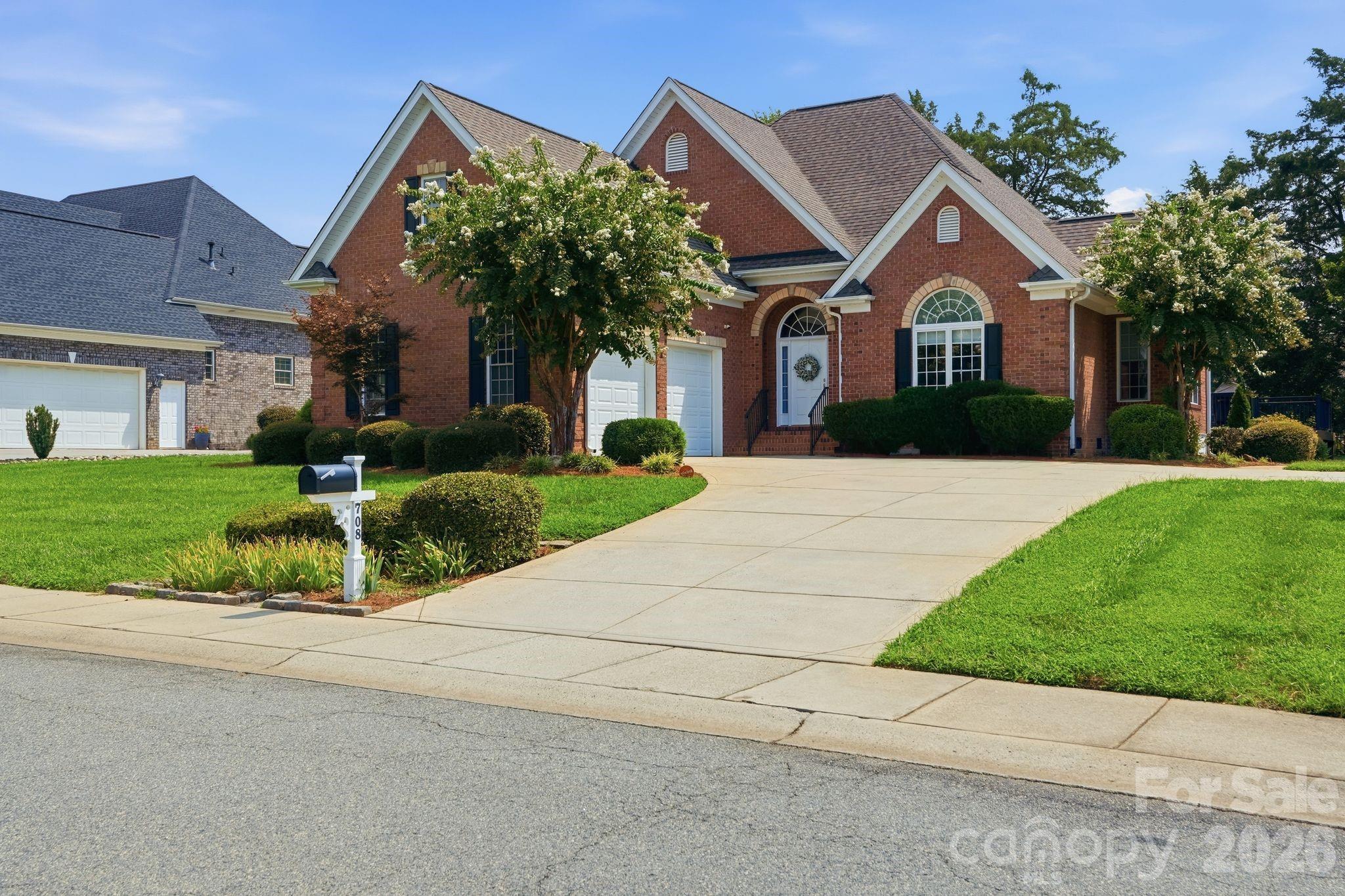 708 King Fredrick Lane SW — photo