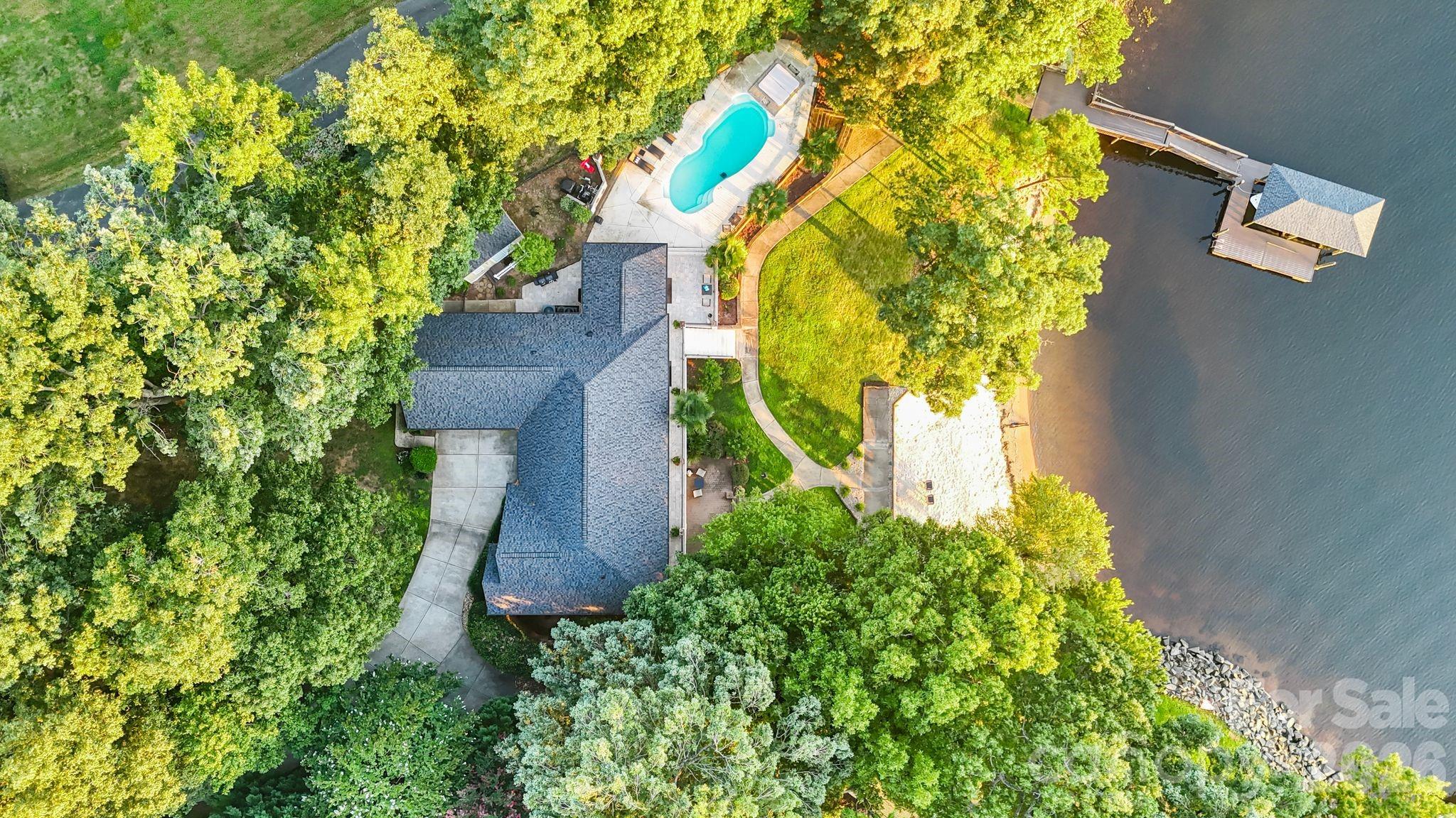 172 Mariner Pointe Lane — photo