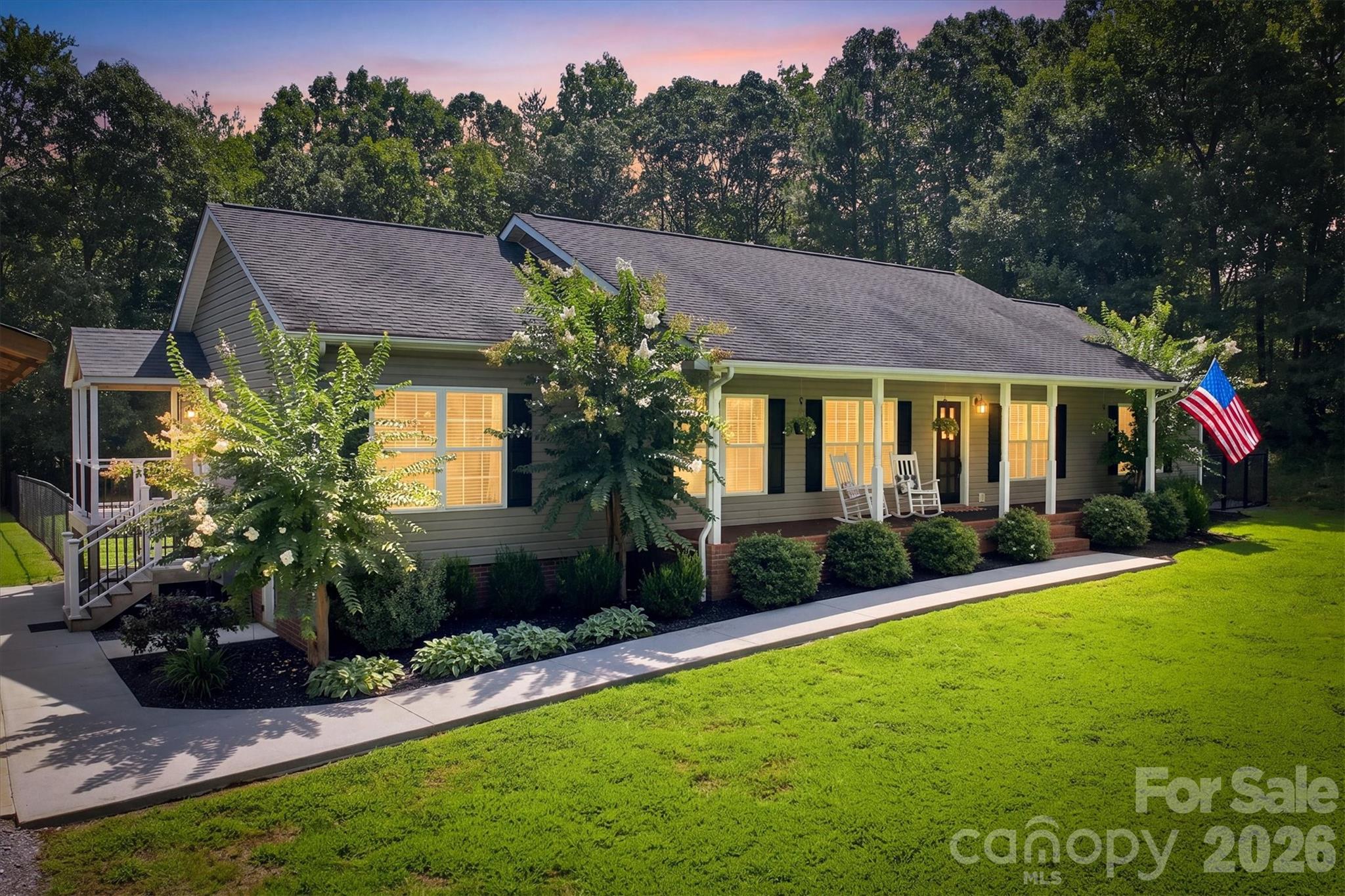349 N Woodleaf Road — photo