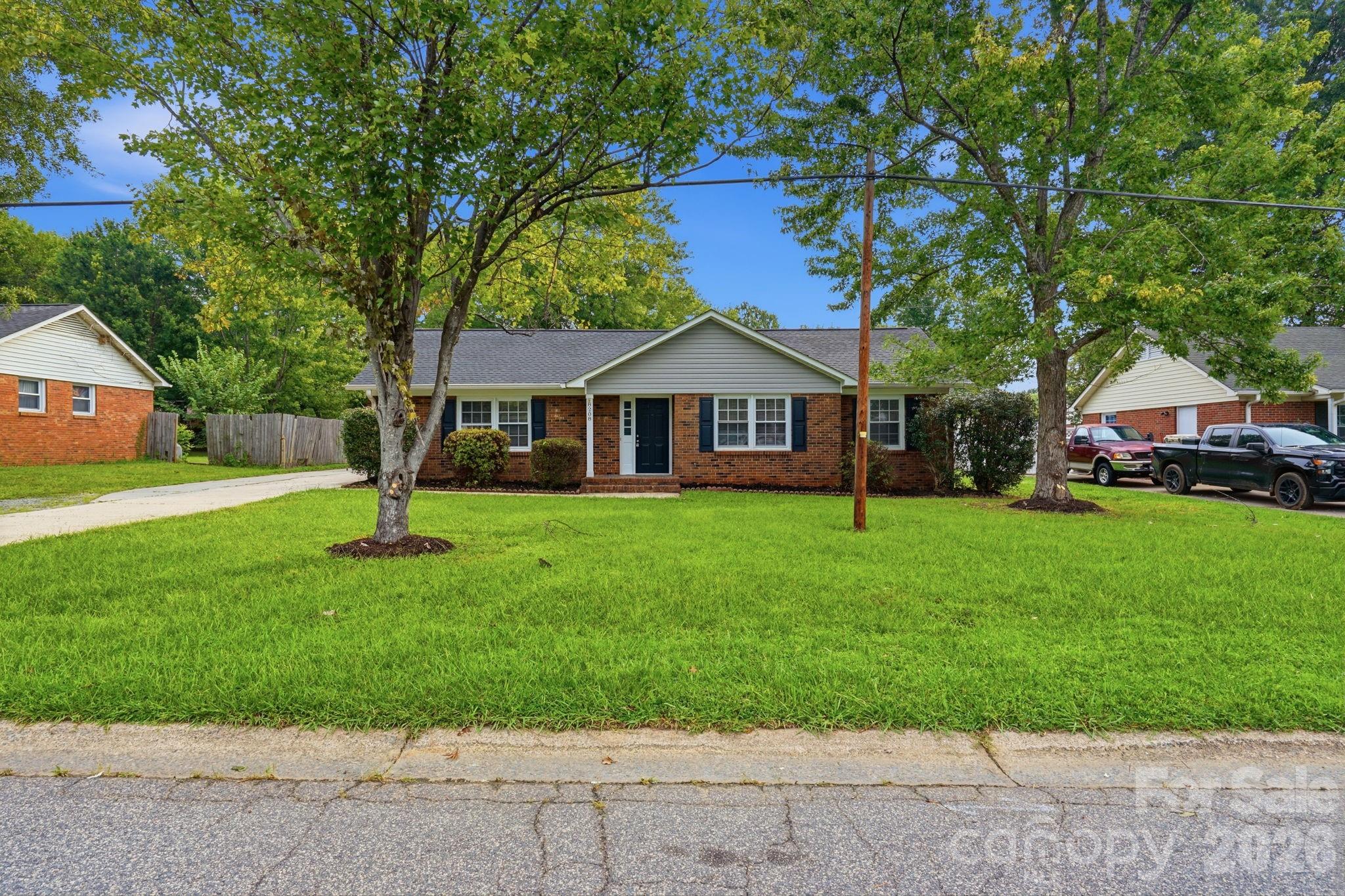 8208 Idlewild Road — photo