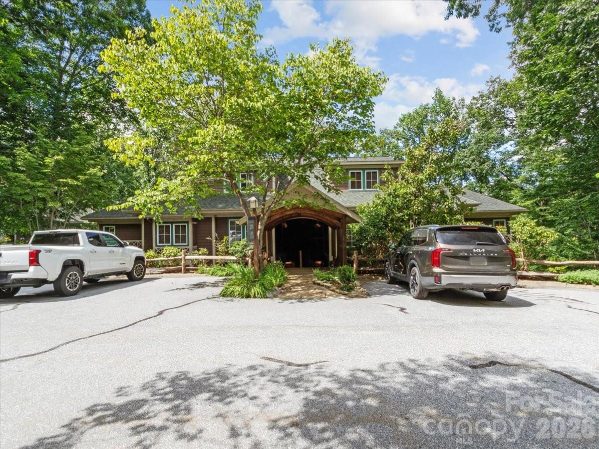 250 Creekside Way C202 — photo