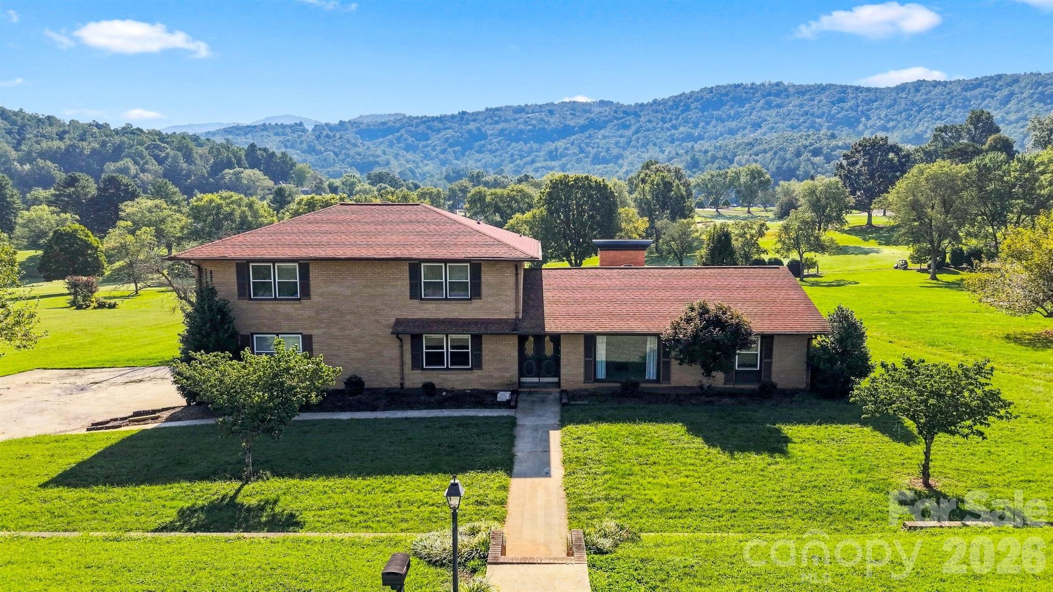 2796 Lakeview Drive — photo