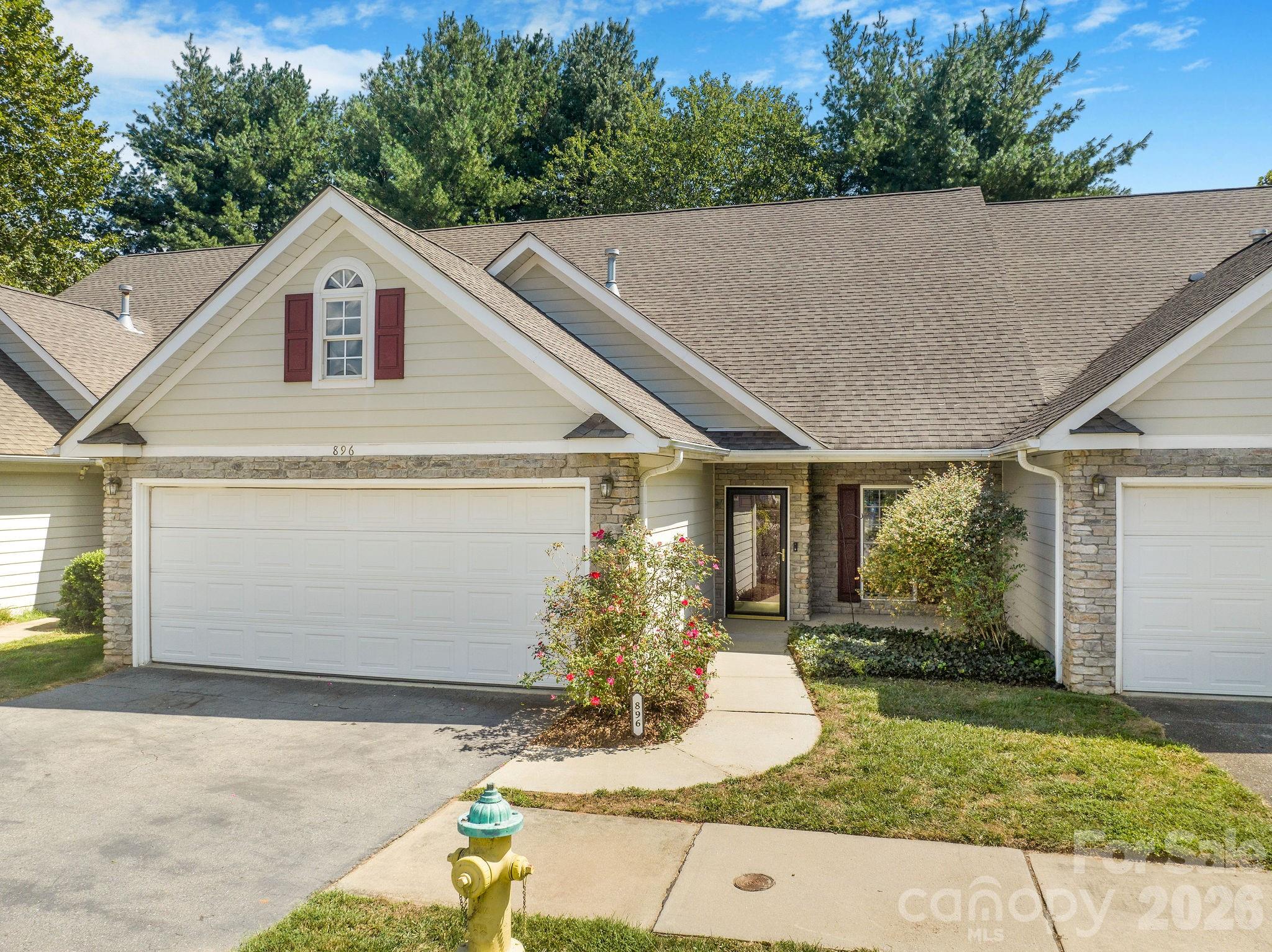 896 West Pointe Drive — photo