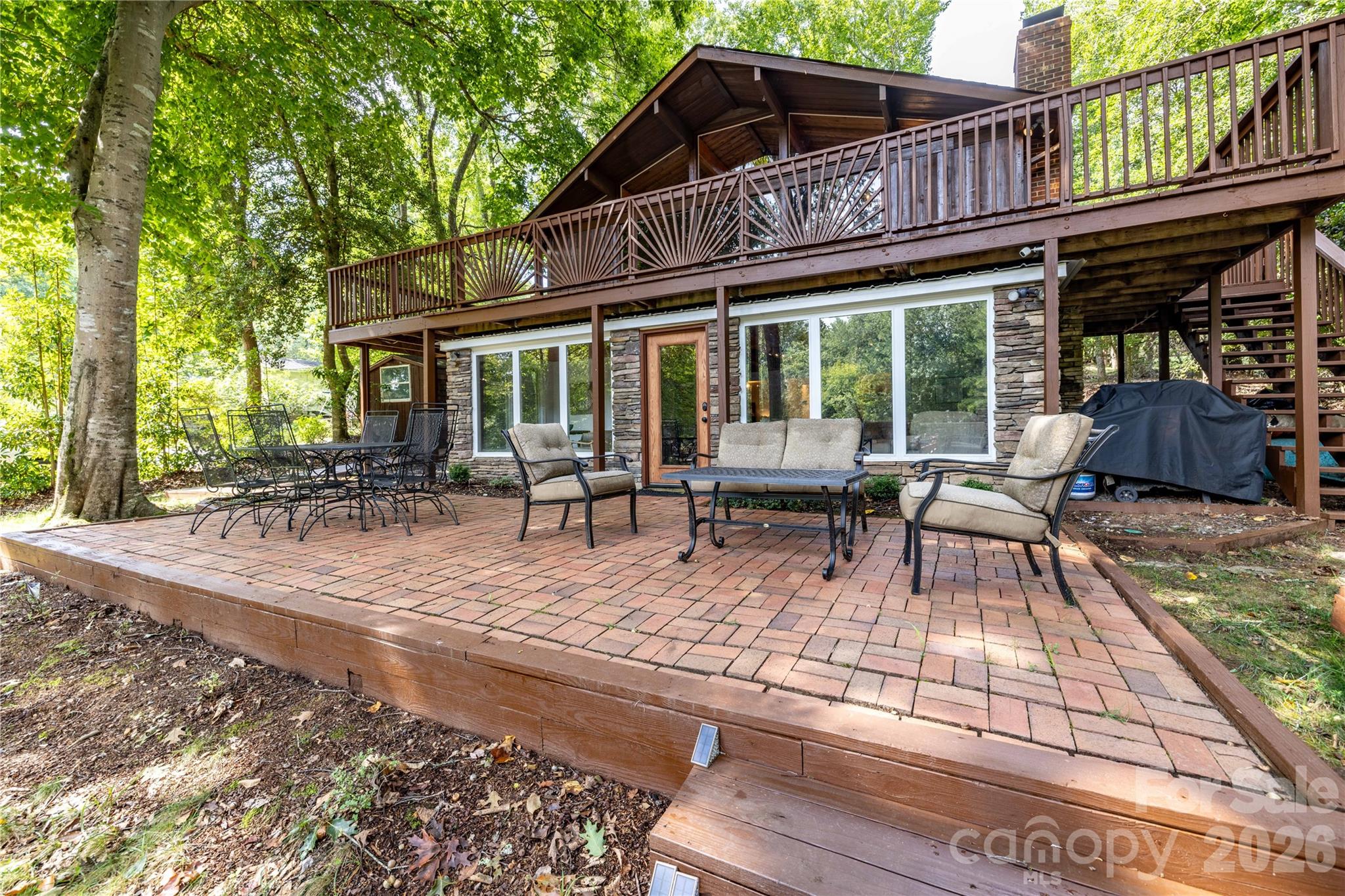 825 Emerald Shores Road — photo