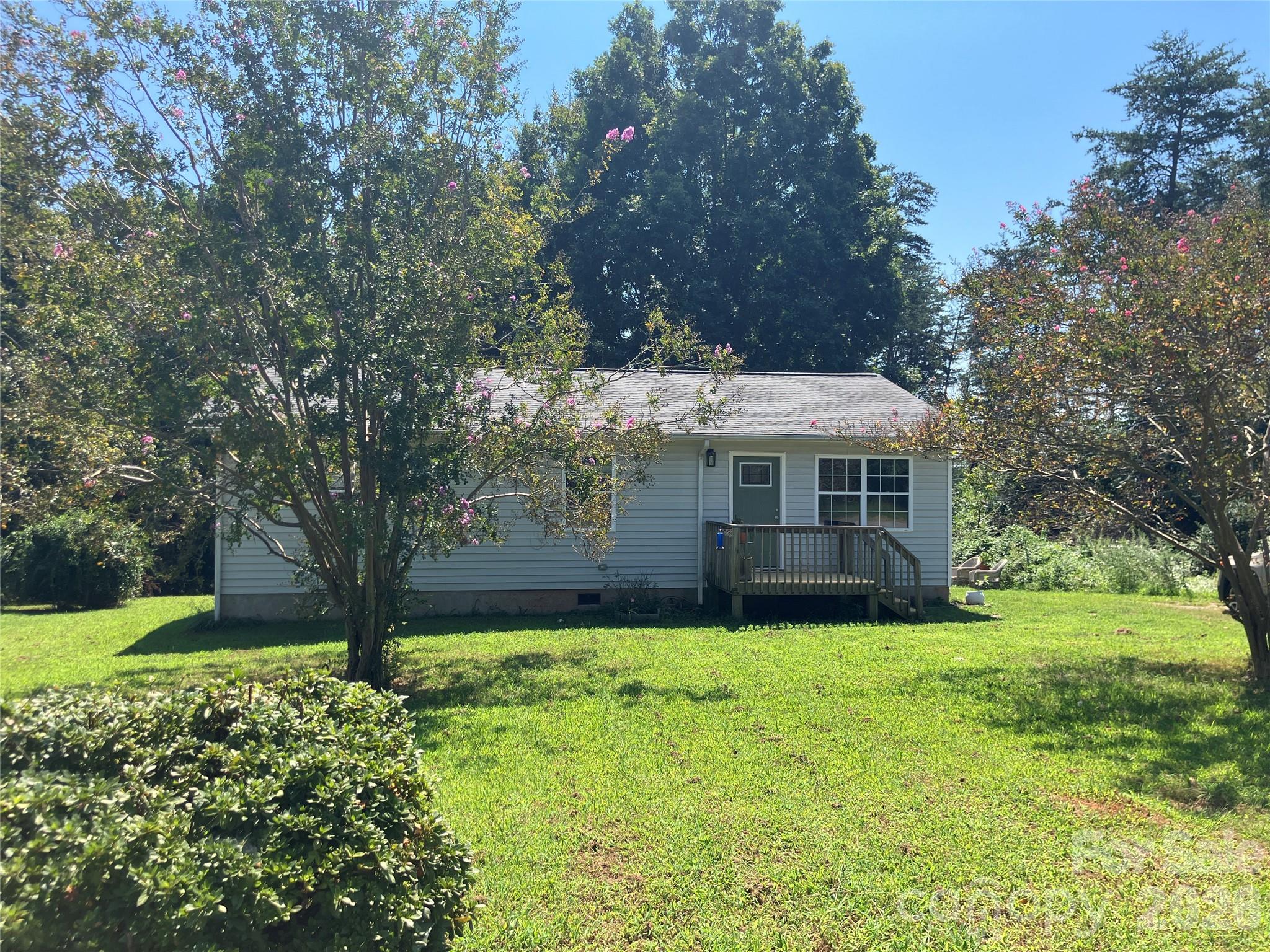 271 Weaver Way — photo
