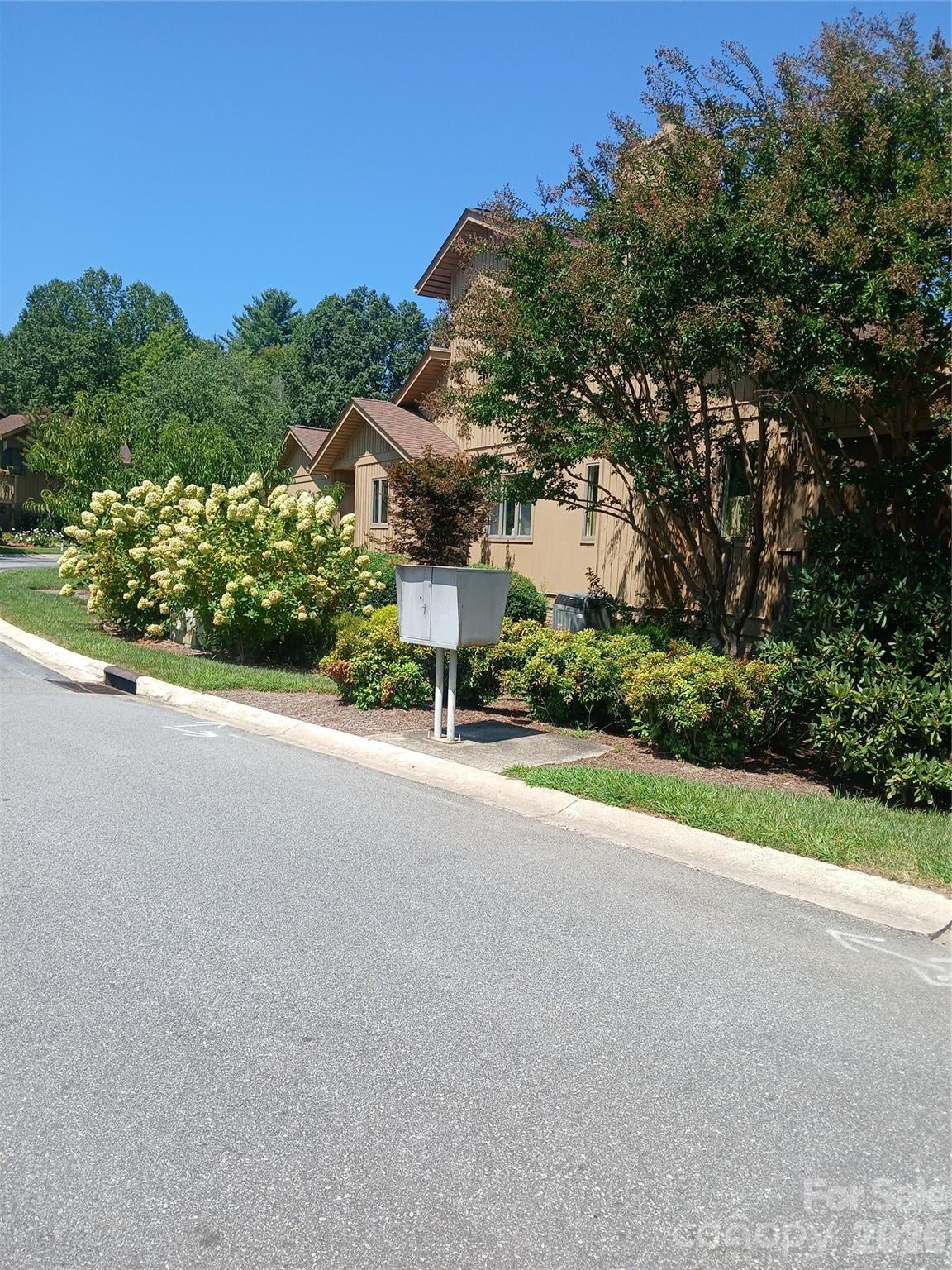 304 Red Oak Drive — photo