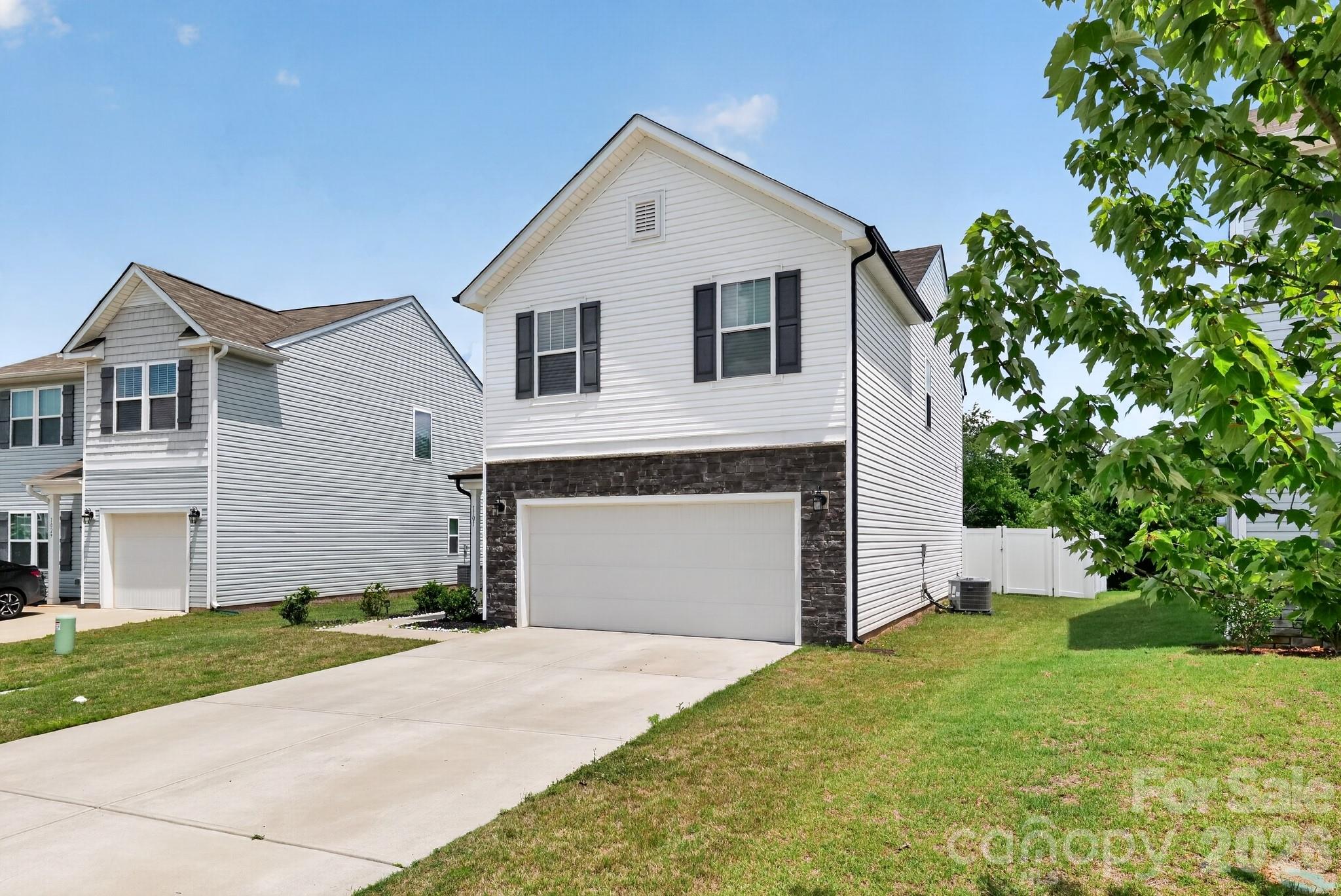 1101 Freeman View Drive — photo