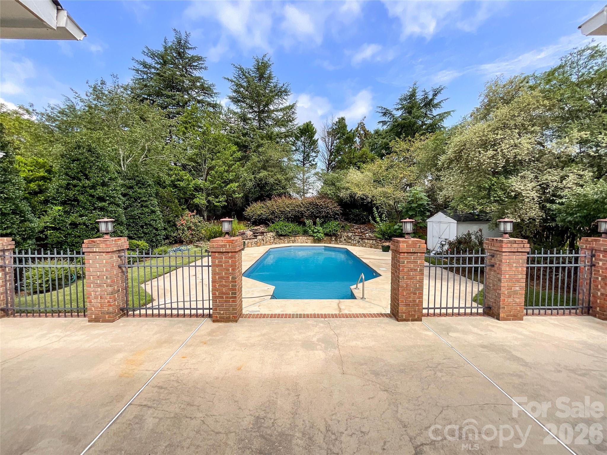 7000 Royce Court — photo