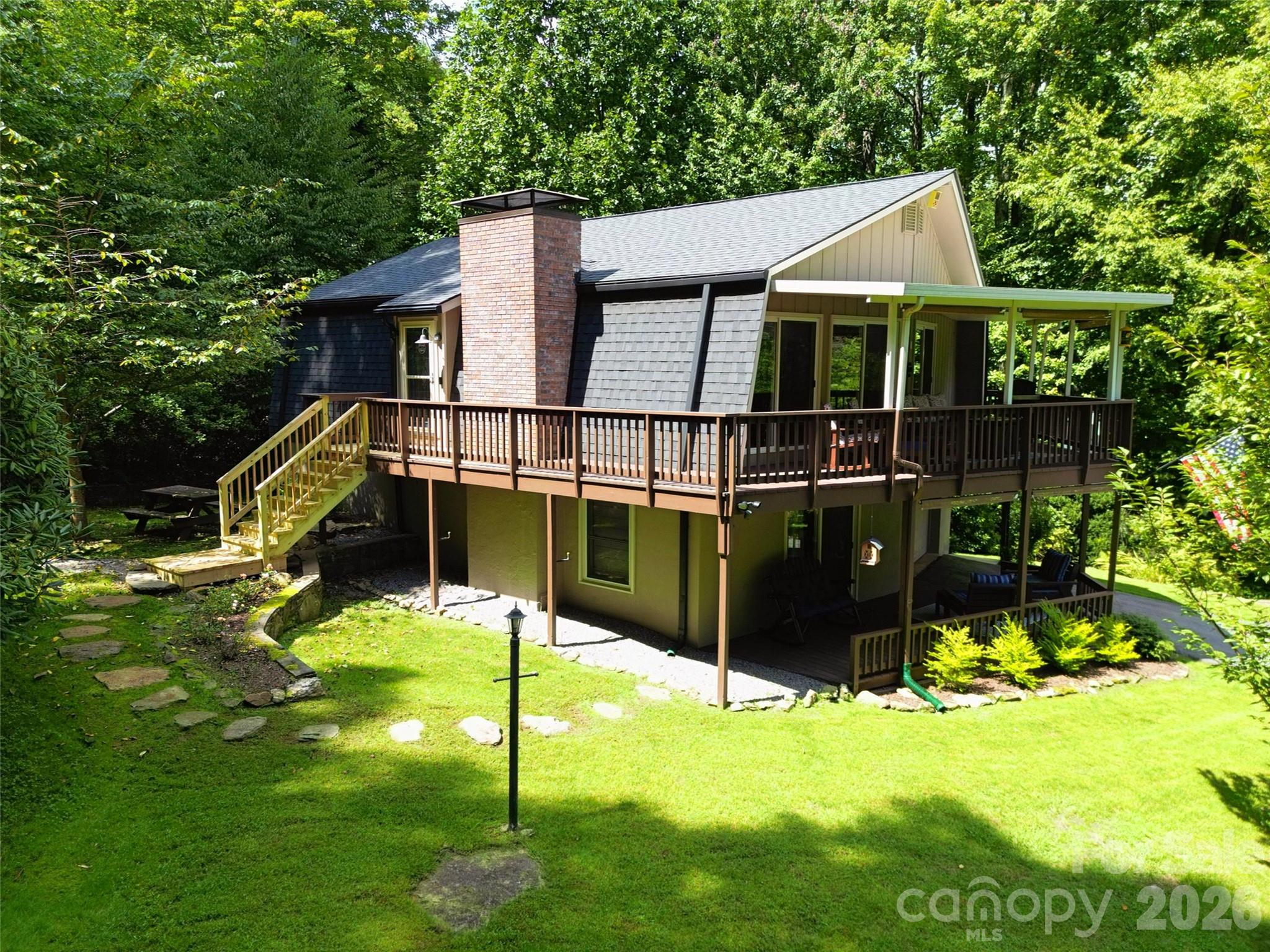 477 Locust Drive — photo
