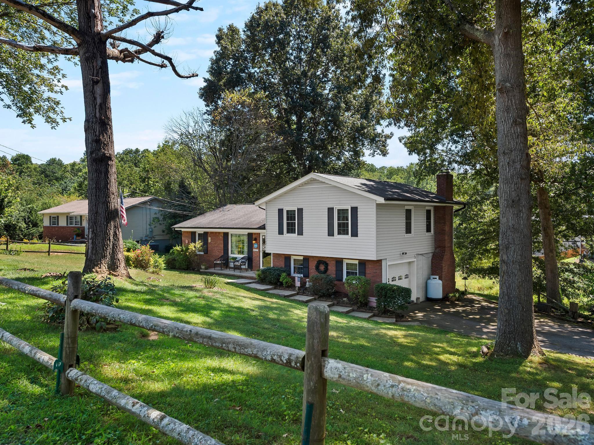 86 Debra Lane — photo