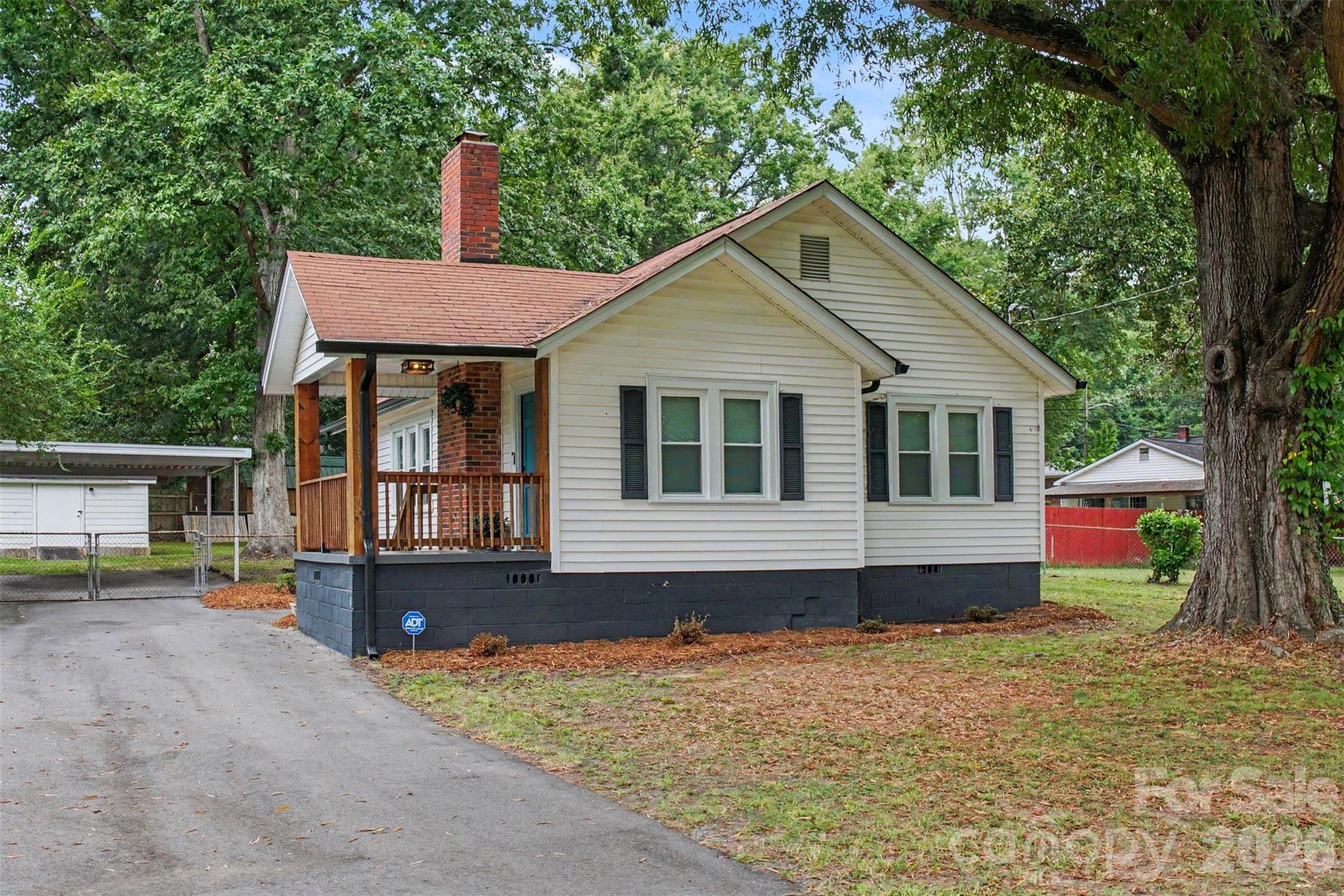 1521 Blackwood Street — photo