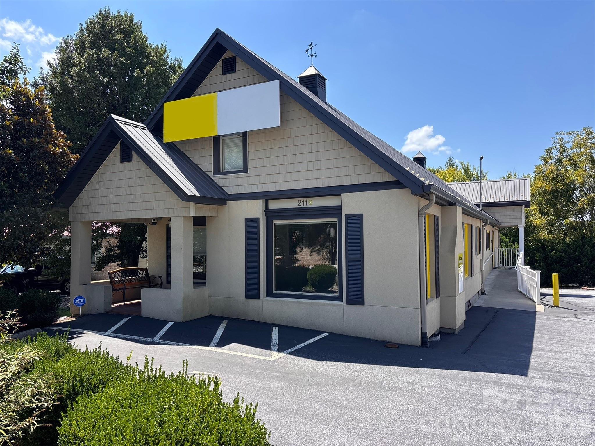 211 Linda Vista Drive — photo