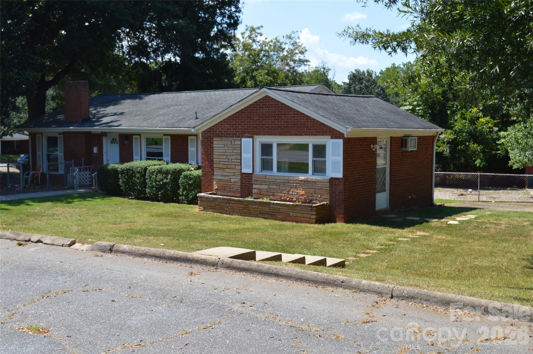 437 Hillcrest Road — photo