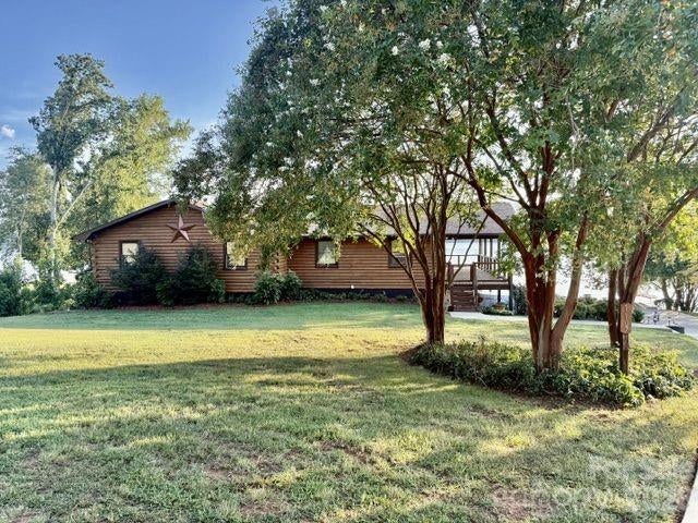 1107 Lake Shore Court — photo