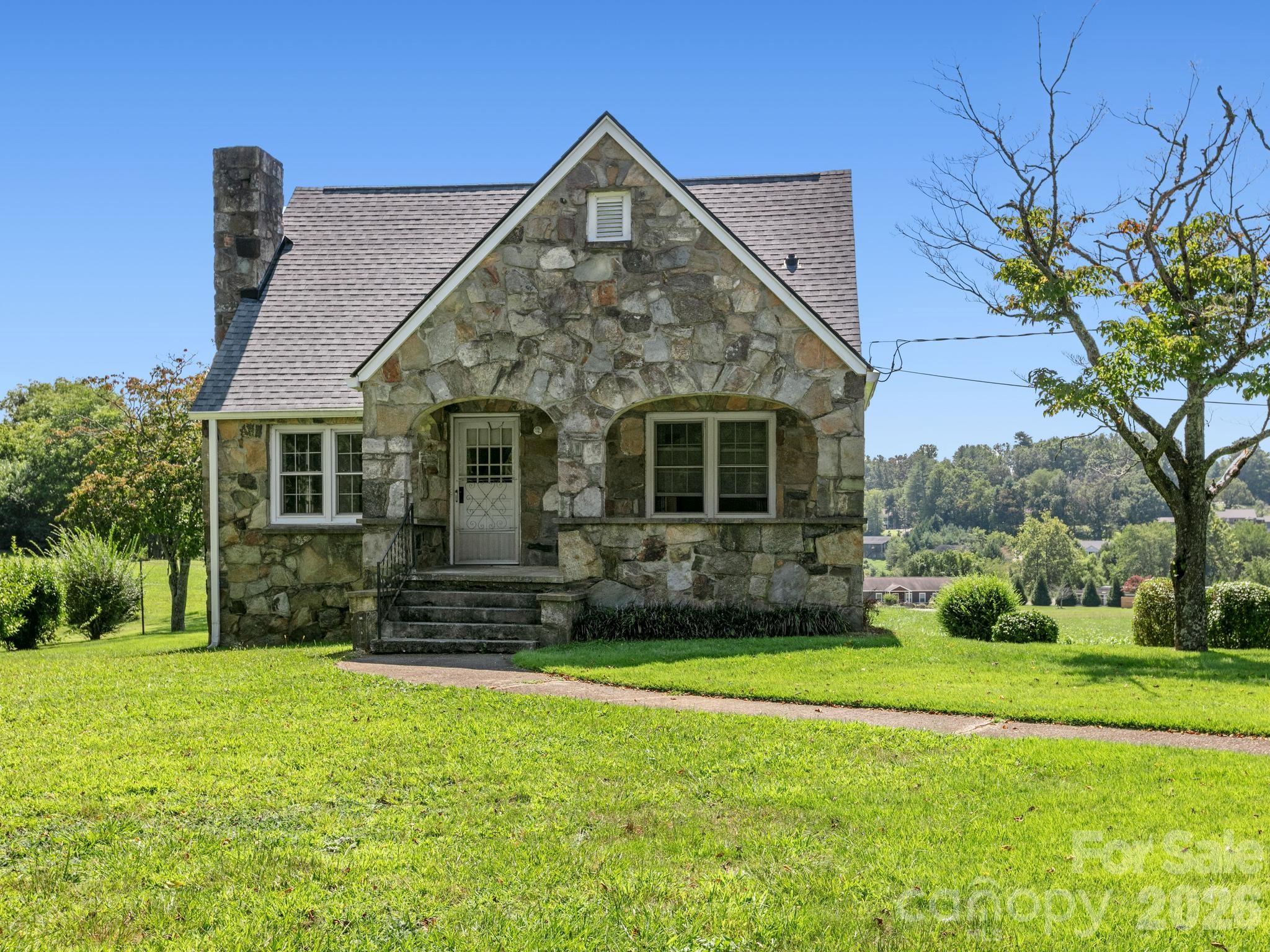 1279 Charlotte Highway — photo
