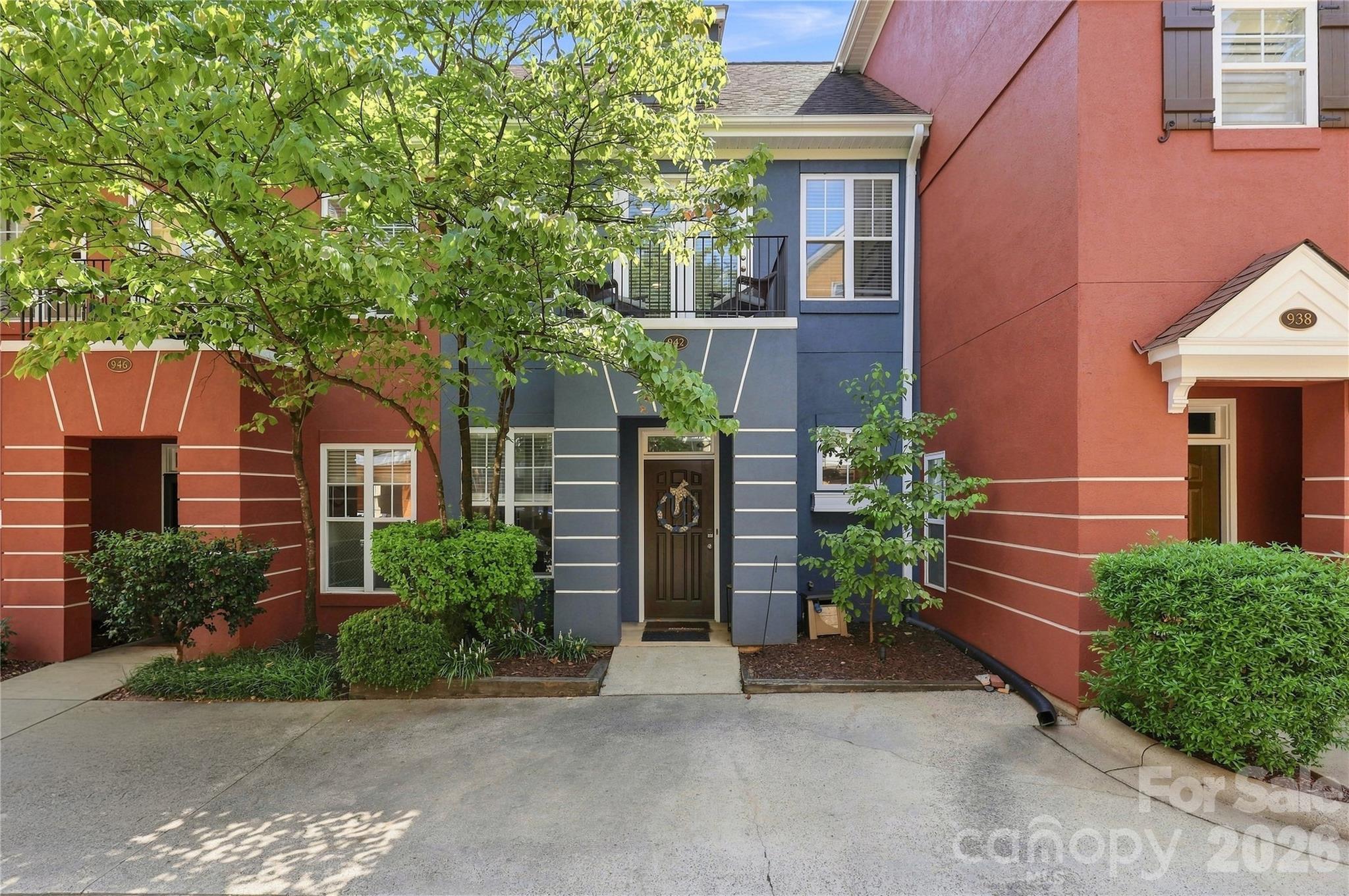 942 Hawthorne Bridge Court — photo